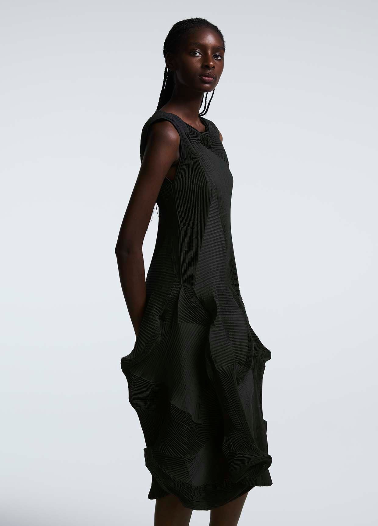A-POC ABLE ISSEY MIYAKEトップス TYPE-O FJ209 A-POC ABLE ISSEY MIYAKE PRODUCT TYPES TYPE-O – ISSEY MIYAKE