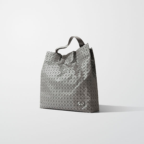 Introducing Items “REFLECTOR” – ISSEY MIYAKE ONLINE STORE