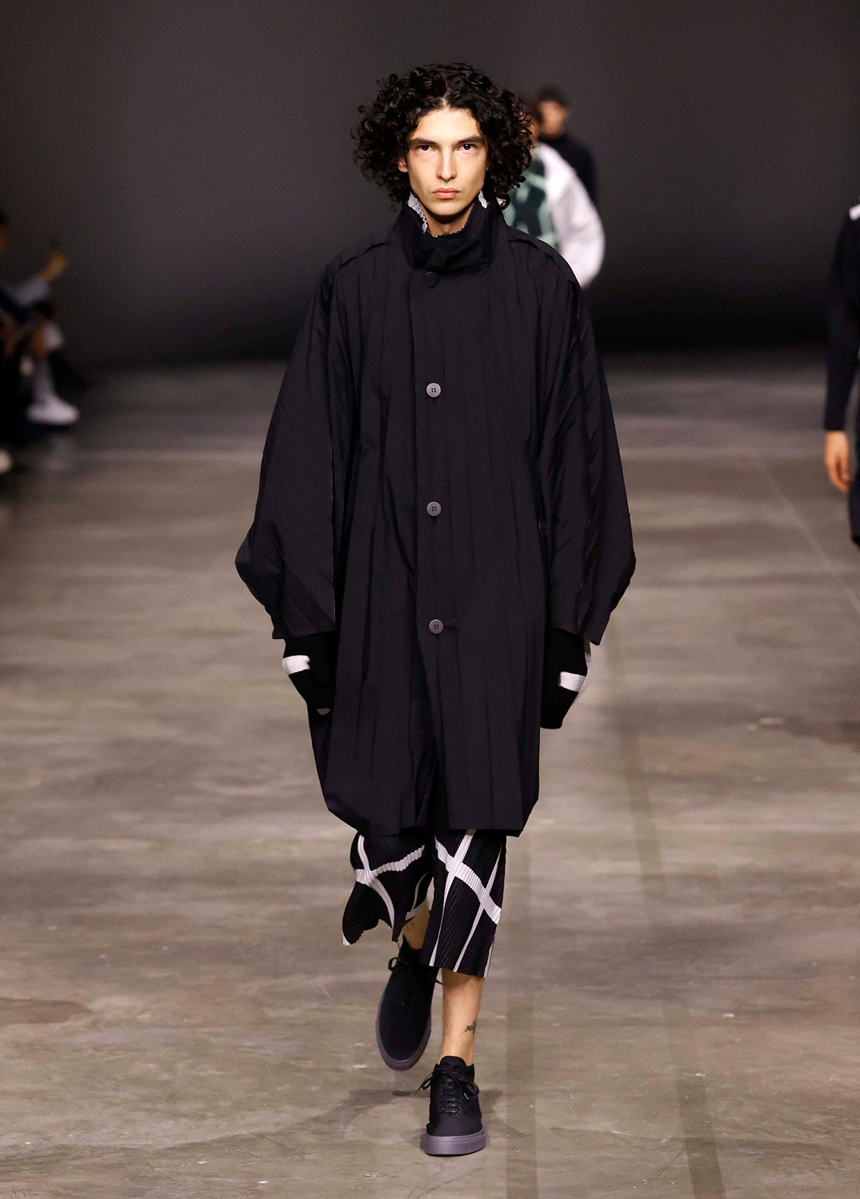 HOMME PLISSÉ ISSEY MIYAKE AUTUMN WINTER 2023/24 COLLECTIONS 24 – ISSEY  MIYAKE ONLINE STORE