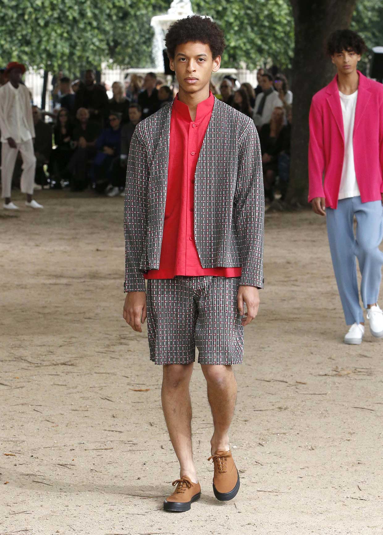 HOMME PLISSE ISSEY MIYAKE 2020SS ジャケット HOMME PLISSÉ ISSEY MIYAKE SPRING SUMMER 2020 COLLECTIONS 09