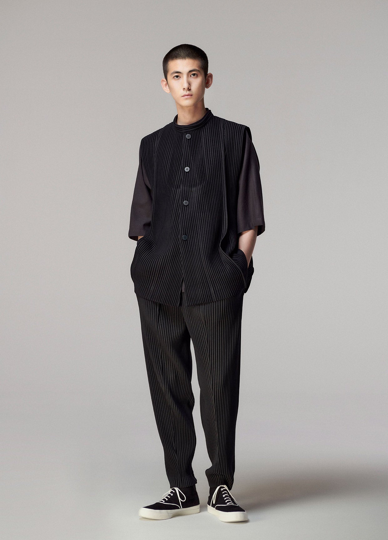 homme plisse issey miyake ネイビー Tailored Pleats 2 Pants in Midnight Blue – SVRN