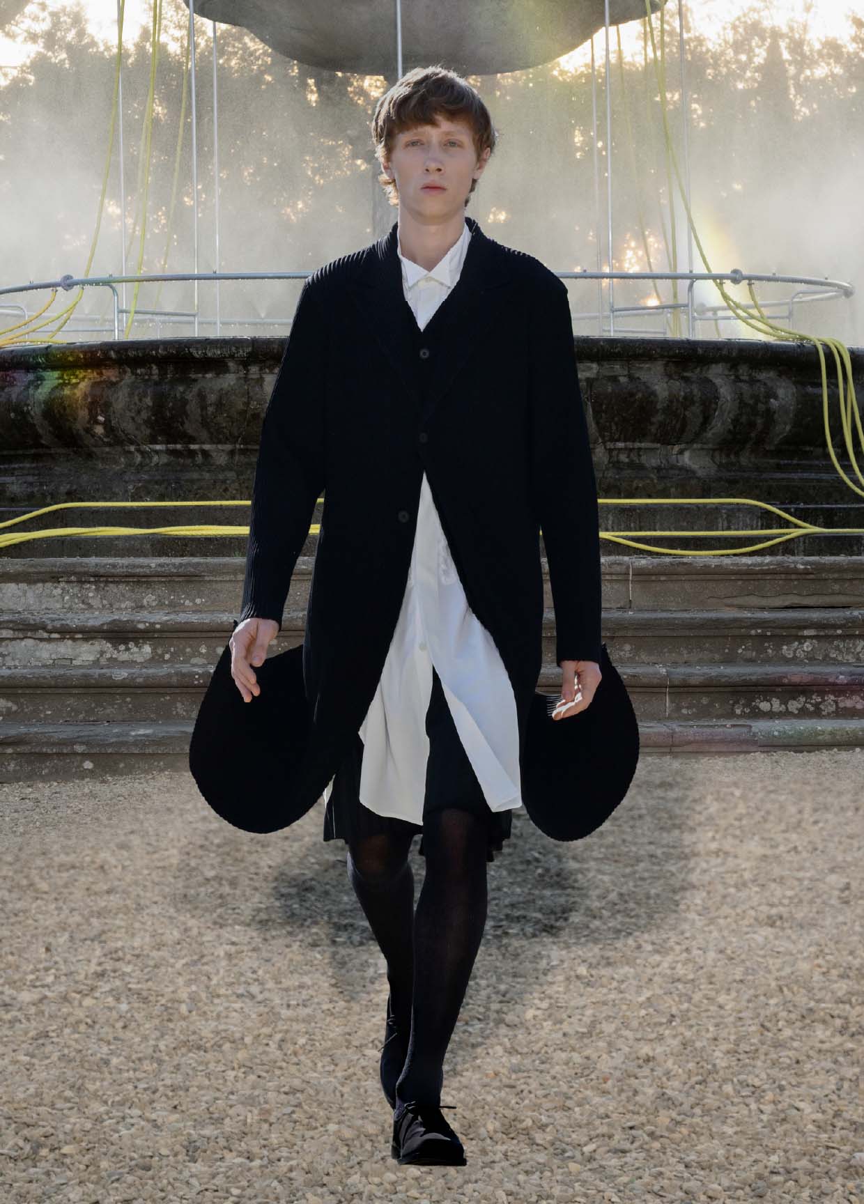 HOMMEPLISSE ISSEY MIYAKE WOOL LIKEコート緑系3 HOMME PLISSÉ ISSEY MIYAKE LOOK 03 – isseymiyake.com