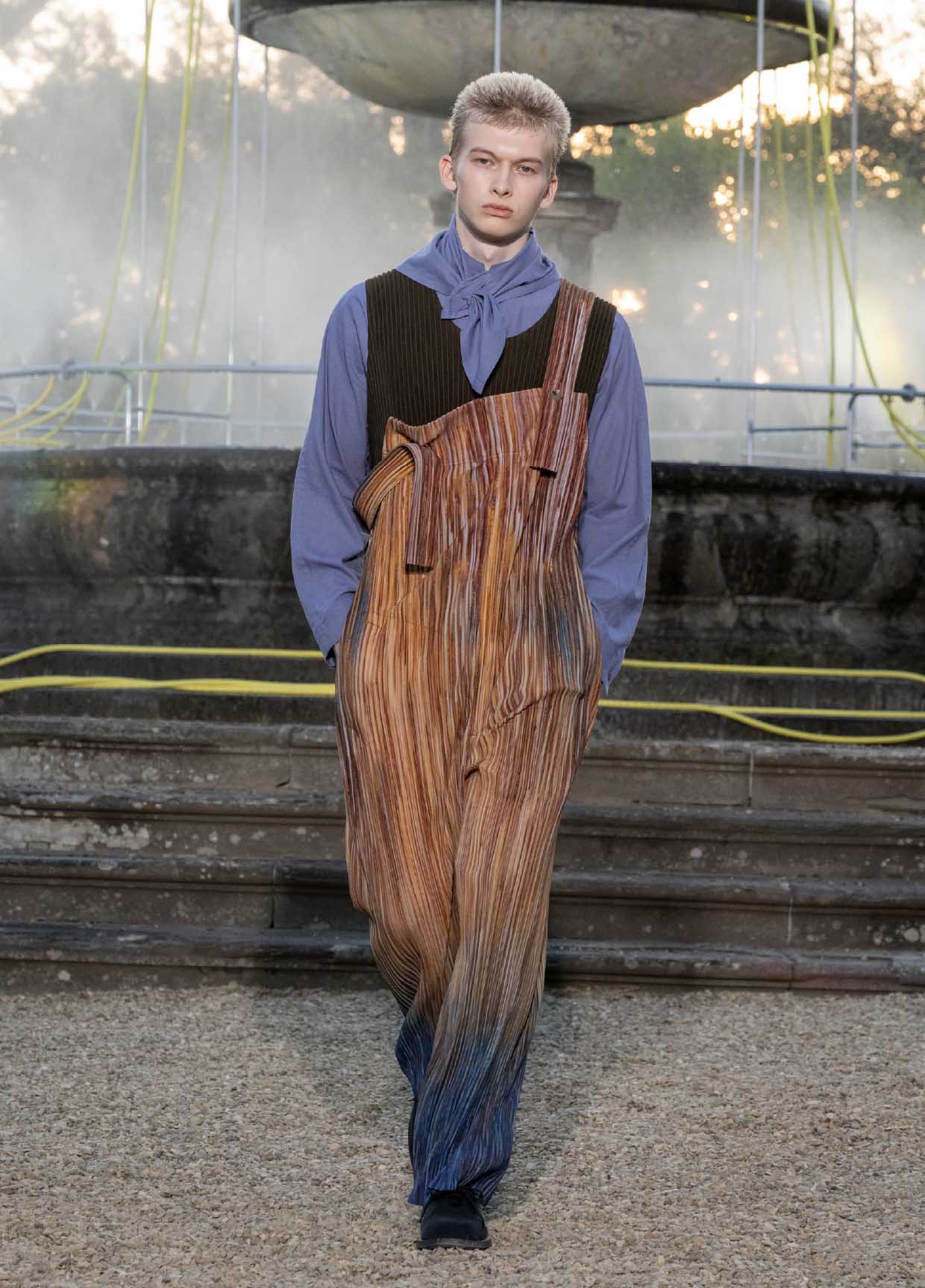 【美品】HOMME PLISSÉ ISSEY MIYAKE OVERFLOW Introducing Items “OVERFLOW” – ISSEY MIYAKE ONLINE STORE
