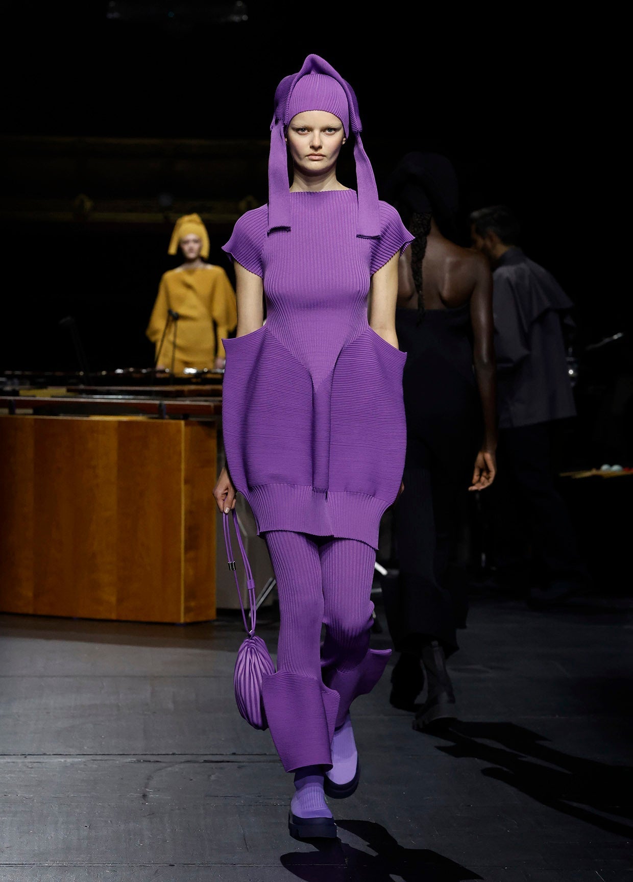 ISSEY MIYAKE AUTUMN WINTER 2023/24 COLLECTIONS 23 – ISSEY MIYAKE