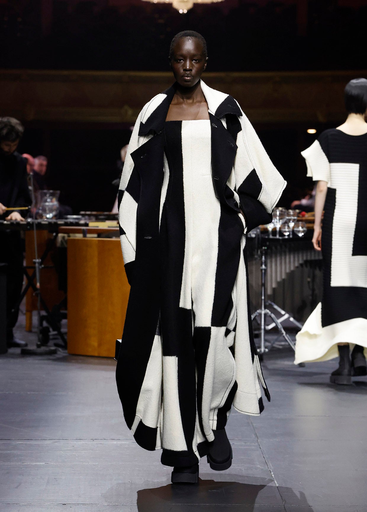 ISSEY MIYAKE AUTUMN WINTER 2023/24 COLLECTIONS 39 – ISSEY MIYAKE