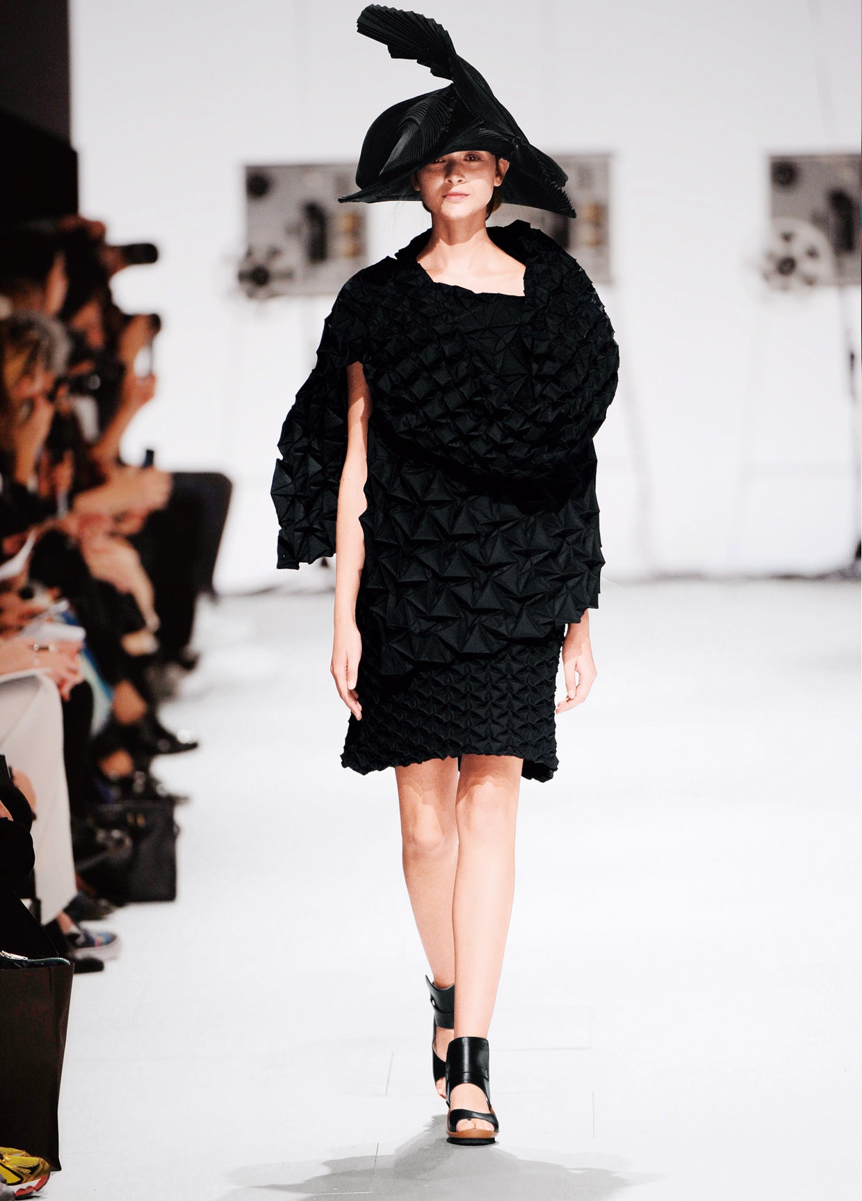ISSEY MIYAKE SPRING SUMMER 2015 COLLECTIONS 38 – ISSEY MIYAKE