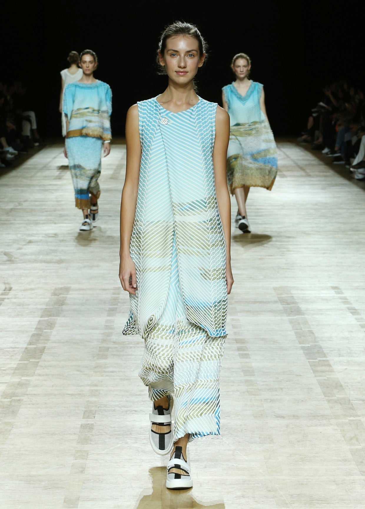 ダイヤモンド　イッセイミヤケme ISSEY MIYAKE SPRING SUMMER 2018 COLLECTIONS16 – ISSEY MIYAKE