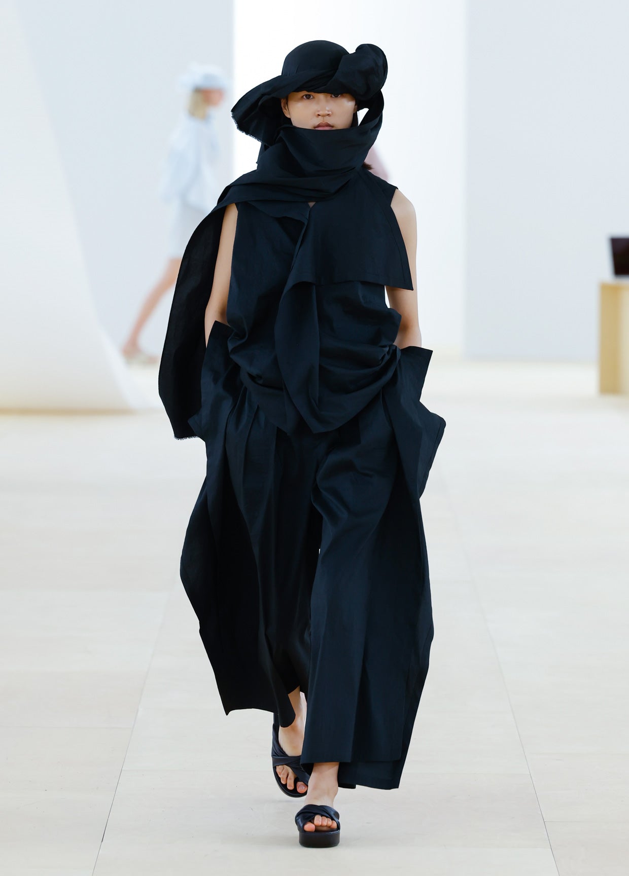 ISSEY MIYAKE SPRING SUMMER 2024 COLLECTIONS 34 – ISSEY MIYAKE