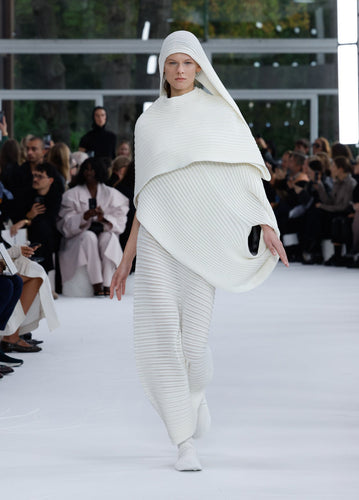 ISSEY MIYAKE SPRING SUMMER 2025 COLLECTIONS 24 ISSEY MIYAKE ONLINE STORE ISSEY MIYAKE SPRING SUMMER 2025 COLLECTIONS 24 ISSEY MIYAKE ONLINE STORE