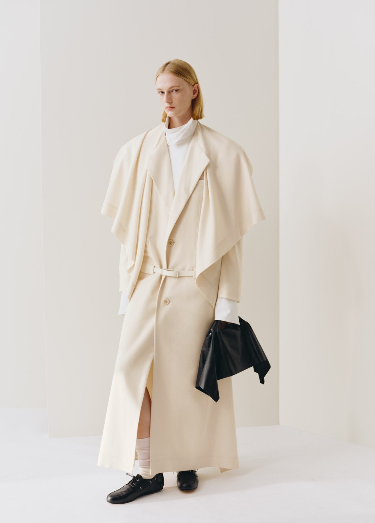 ISSEY MIYAKE レザーブーツ ホワイト ISSEY MIYAKE LOOK 39 – ISSEY MIYAKE ONLINE STORE