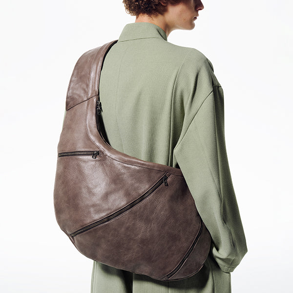 Introducing Items “CARVED LEATHER BAG” – ISSEY MIYAKE ONLINE STORE