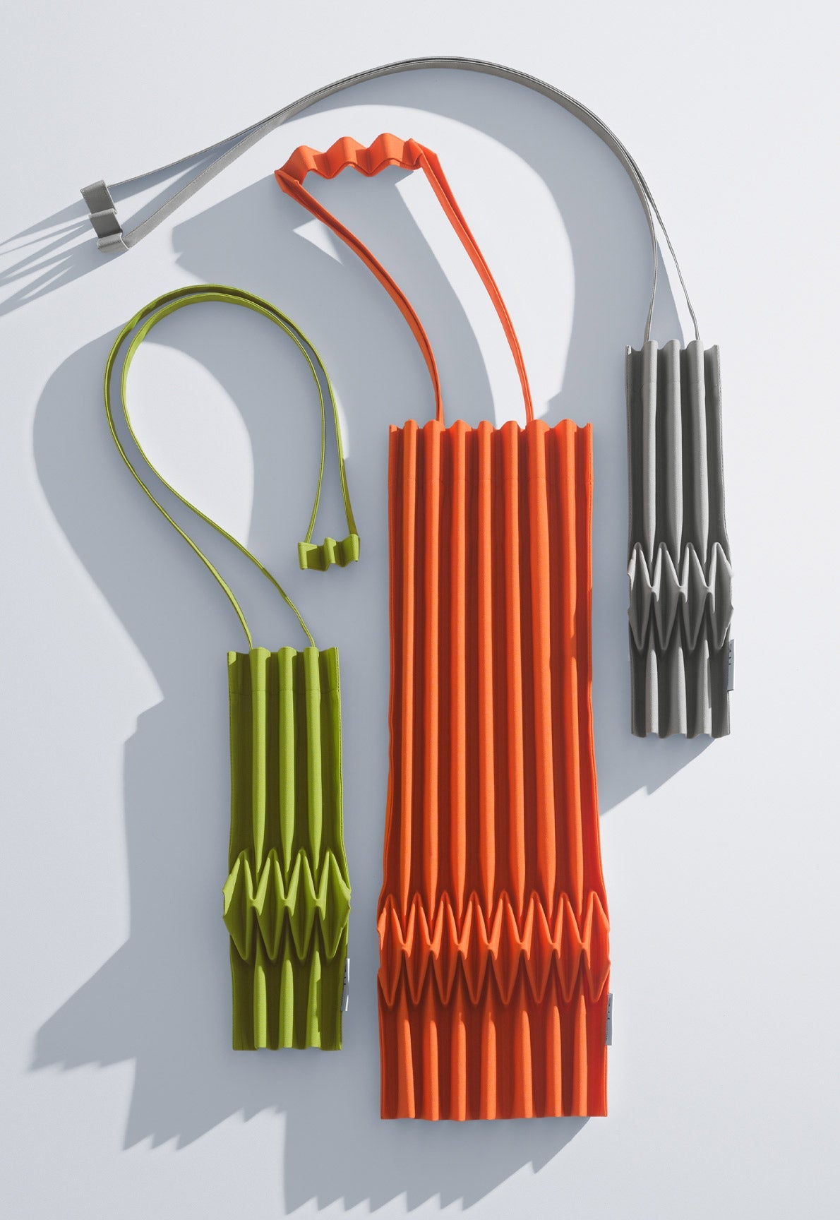 me ISSEY MIYAKE CATALOG AW25 30 – ISSEY MIYAKE ONLINE STORE