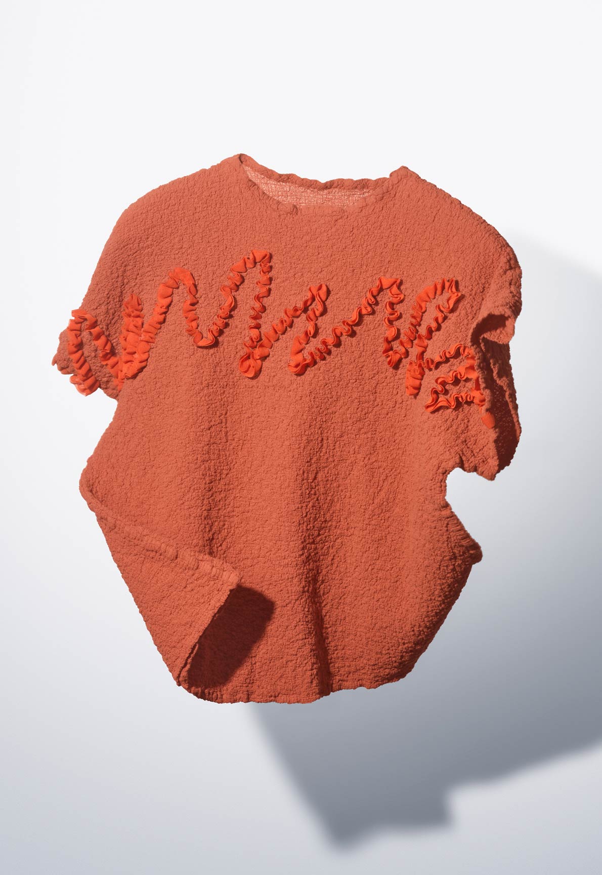 me ISSEY MIYAKE CATALOG AW26 16 – ISSEY MIYAKE ONLINE STORE