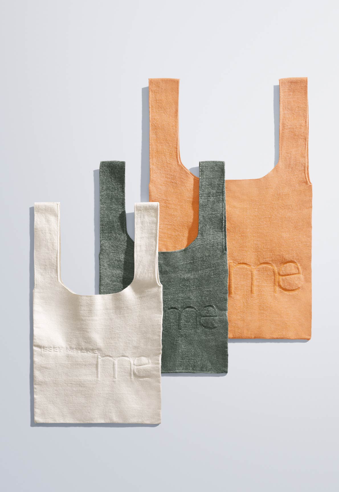 me ISSEY MIYAKE CATALOG AW26 17 – ISSEY MIYAKE ONLINE STORE