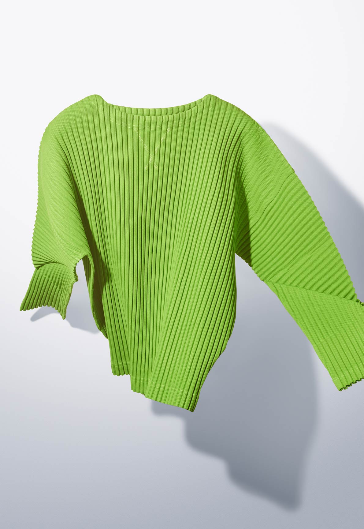 me ISSEY MIYAKE CATALOG AW26 21 – ISSEY MIYAKE ONLINE STORE