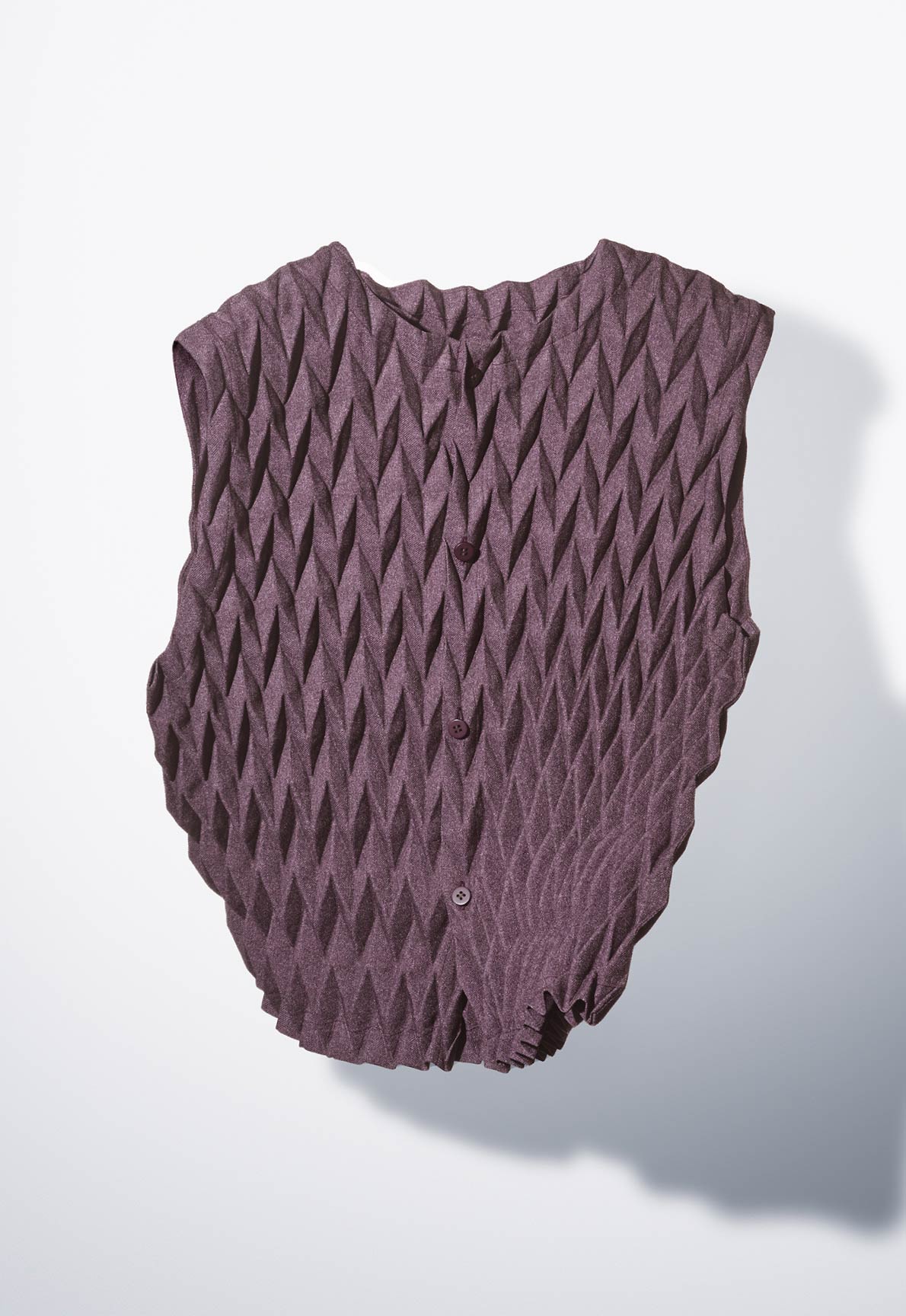 me ISSEY MIYAKE CATALOG AW26 29 – ISSEY MIYAKE ONLINE STORE