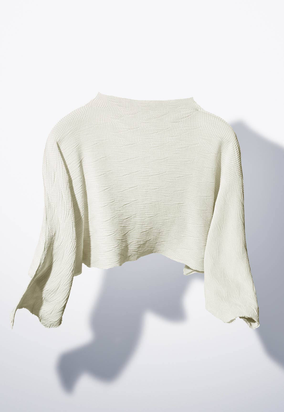 me ISSEY MIYAKE CATALOG AW26 35 – ISSEY MIYAKE ONLINE STORE