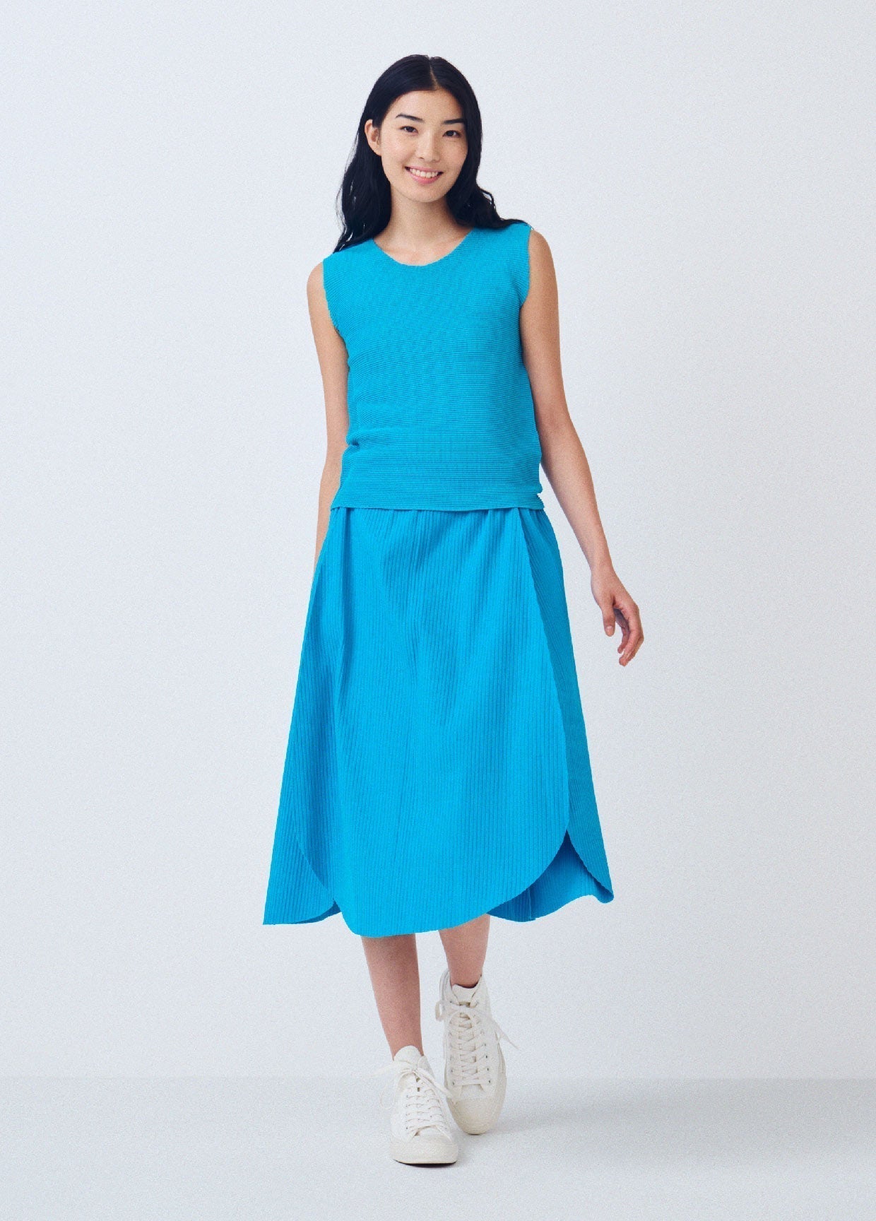STRETCH PLEATS 5 – ISSEY MIYAKE ONLINE STORE
