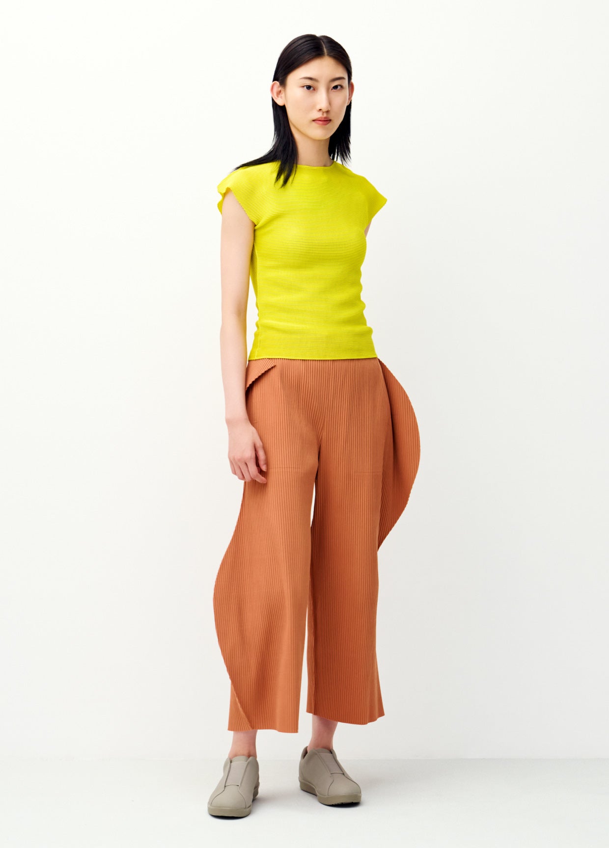 me ISSEY MIYAKE LOOK 23 – ISSEY MIYAKE ONLINE STORE