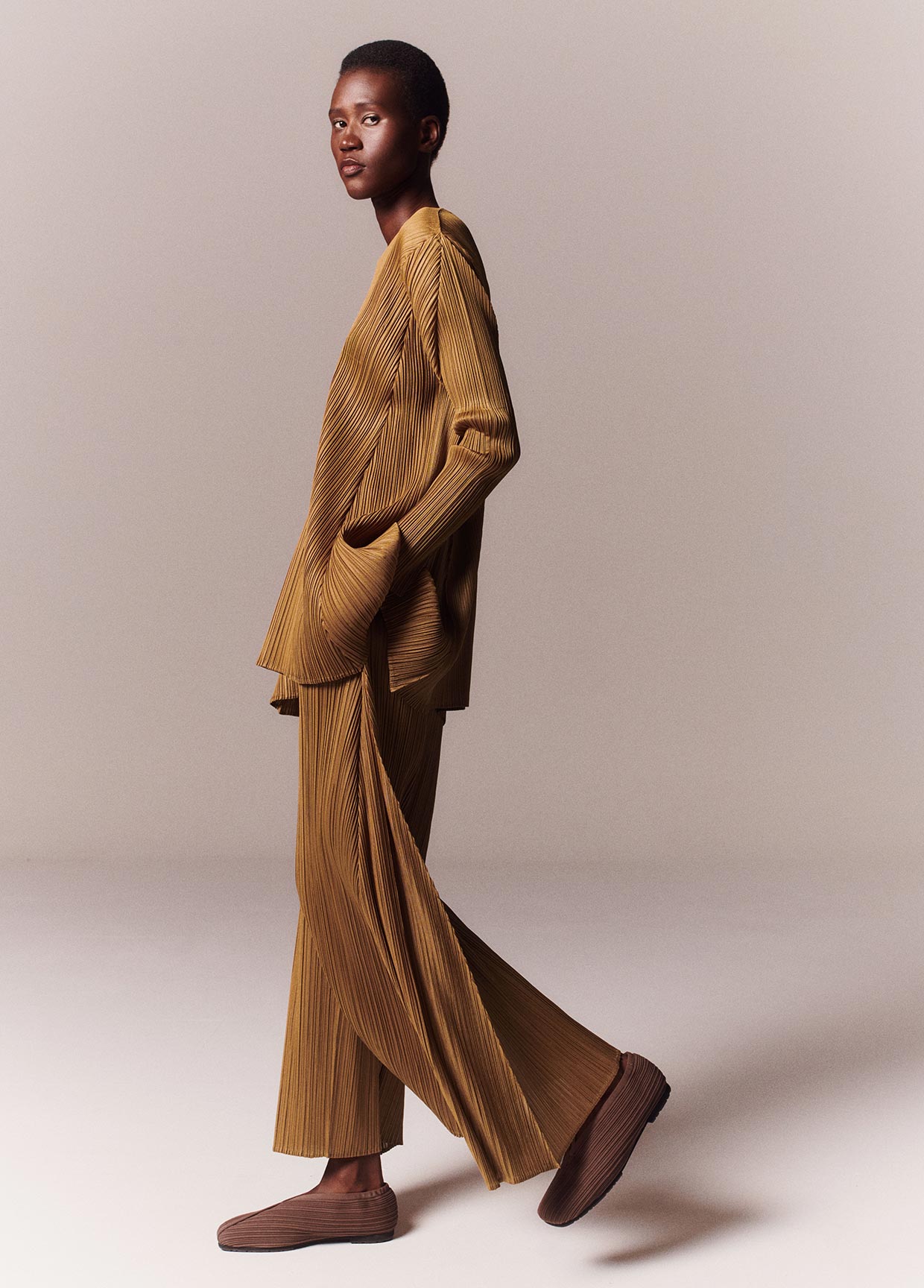 PLEATS PLEASE ISSEY MIYAKE LOOK 52 – ISSEY MIYAKE ONLINE STORE