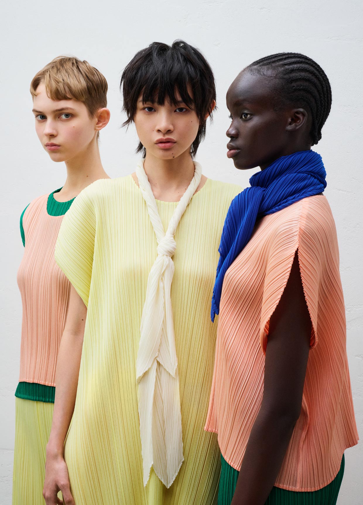PLEATS PLEASE ISSEY MIYAKE アンサンブル　色違い PLEATS PLEASE ISSEY MIYAKE LOOK 02 – ISSEY MIYAKE ONLINE STORE