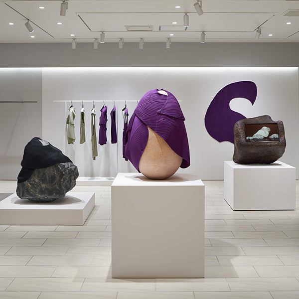 HOMME PLISSÉ ISSEY MIYAKE “STONE CLOUD” – ISSEY MIYAKE ONLINE STORE