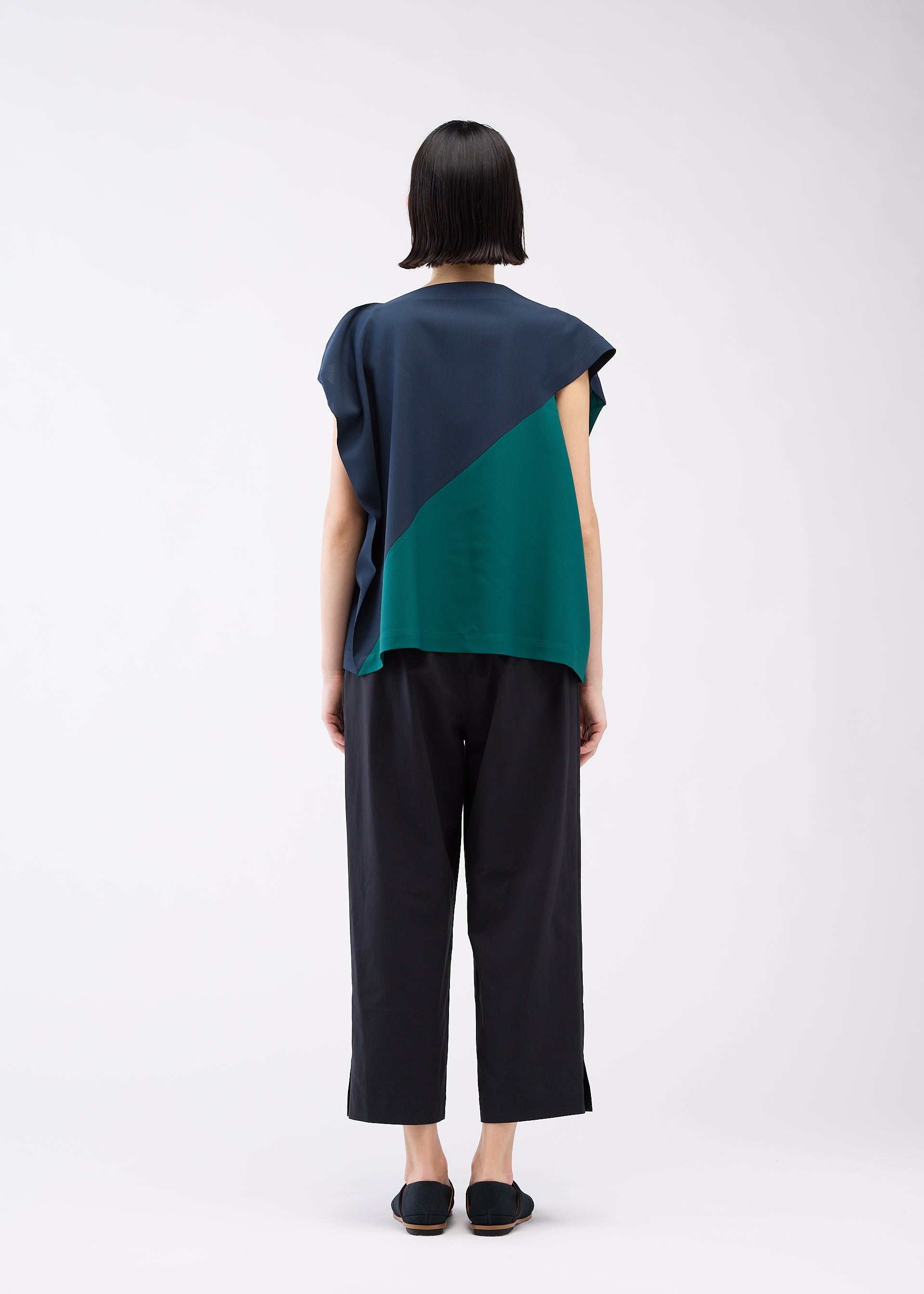 Zoomed view FLAT T BI COLOR