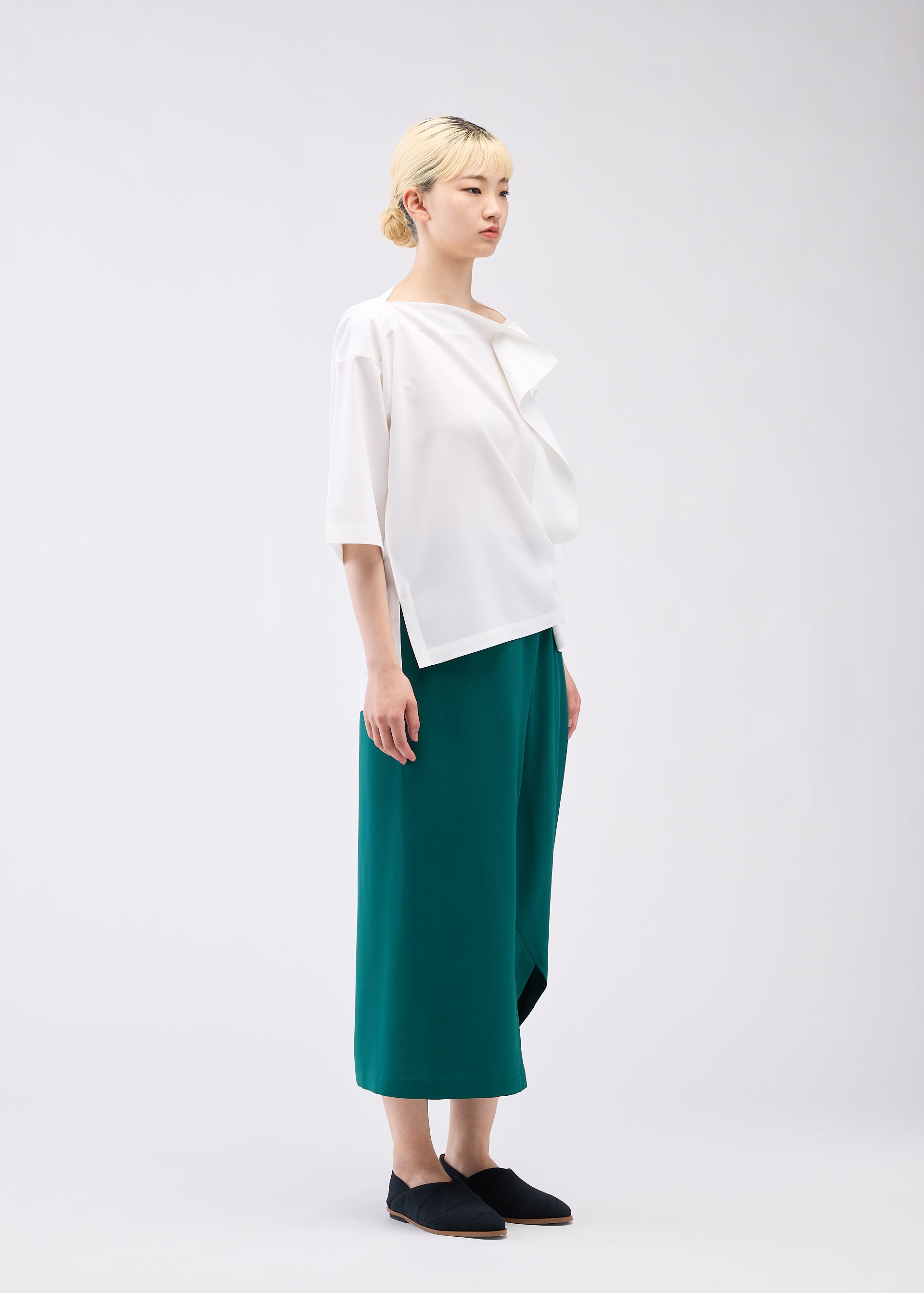 FLAT ONE TUCK T