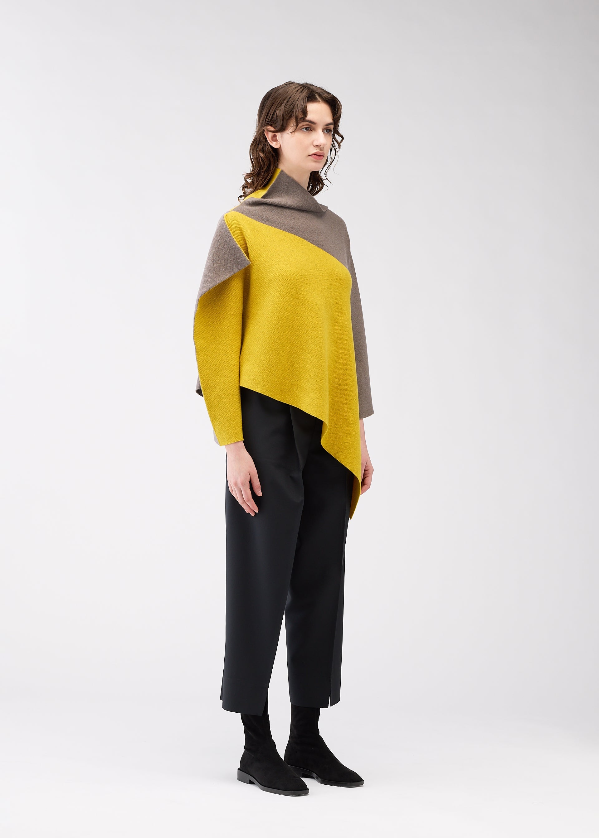 Zoomed view POSITIONED KNIT