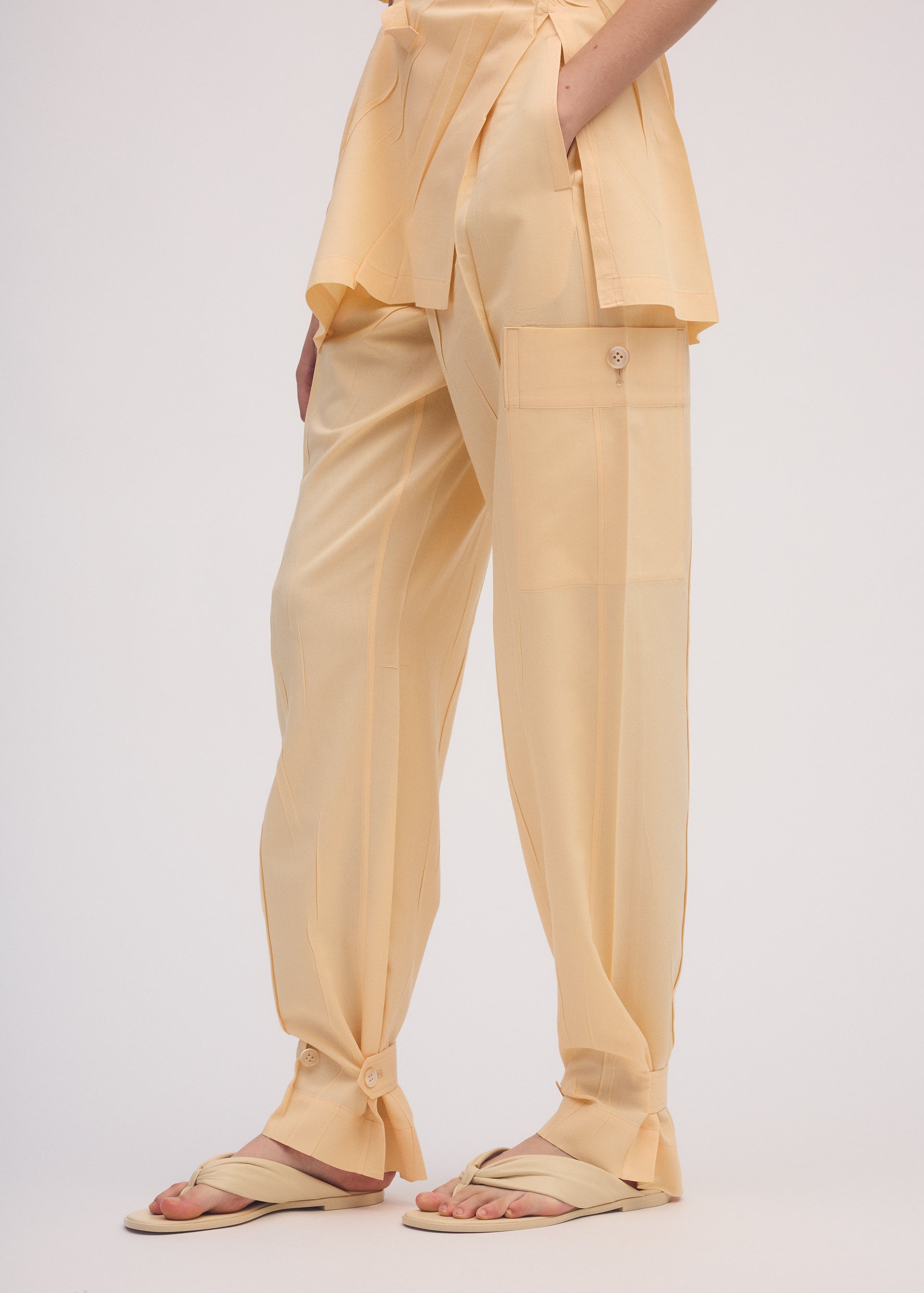 Zoomed view THREE-FOLD SANDALS
