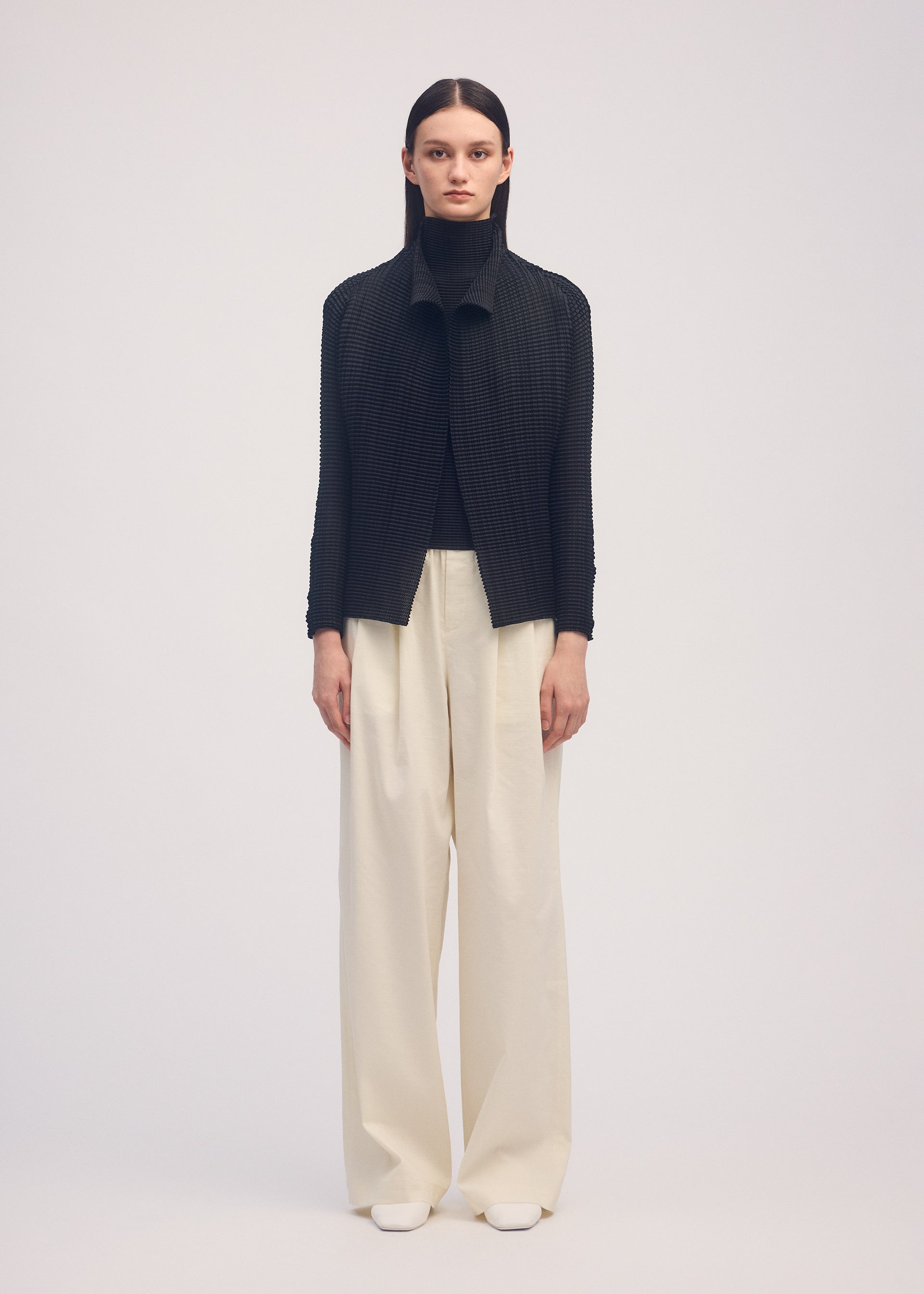 Zoomed view WOOLY PLEATS BK/WT-56