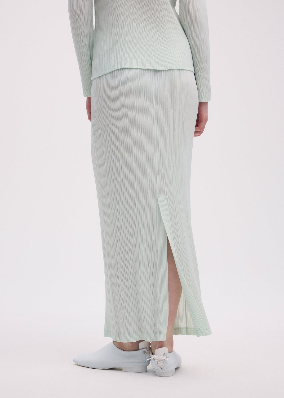 HATCHING PLEATS view 6 of 7