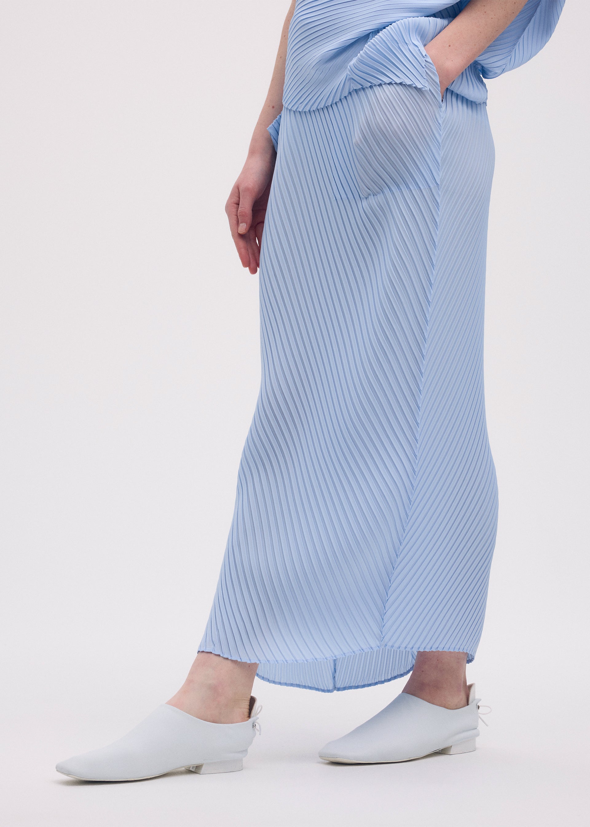 Zoomed view SOFT FOLD PLEATS