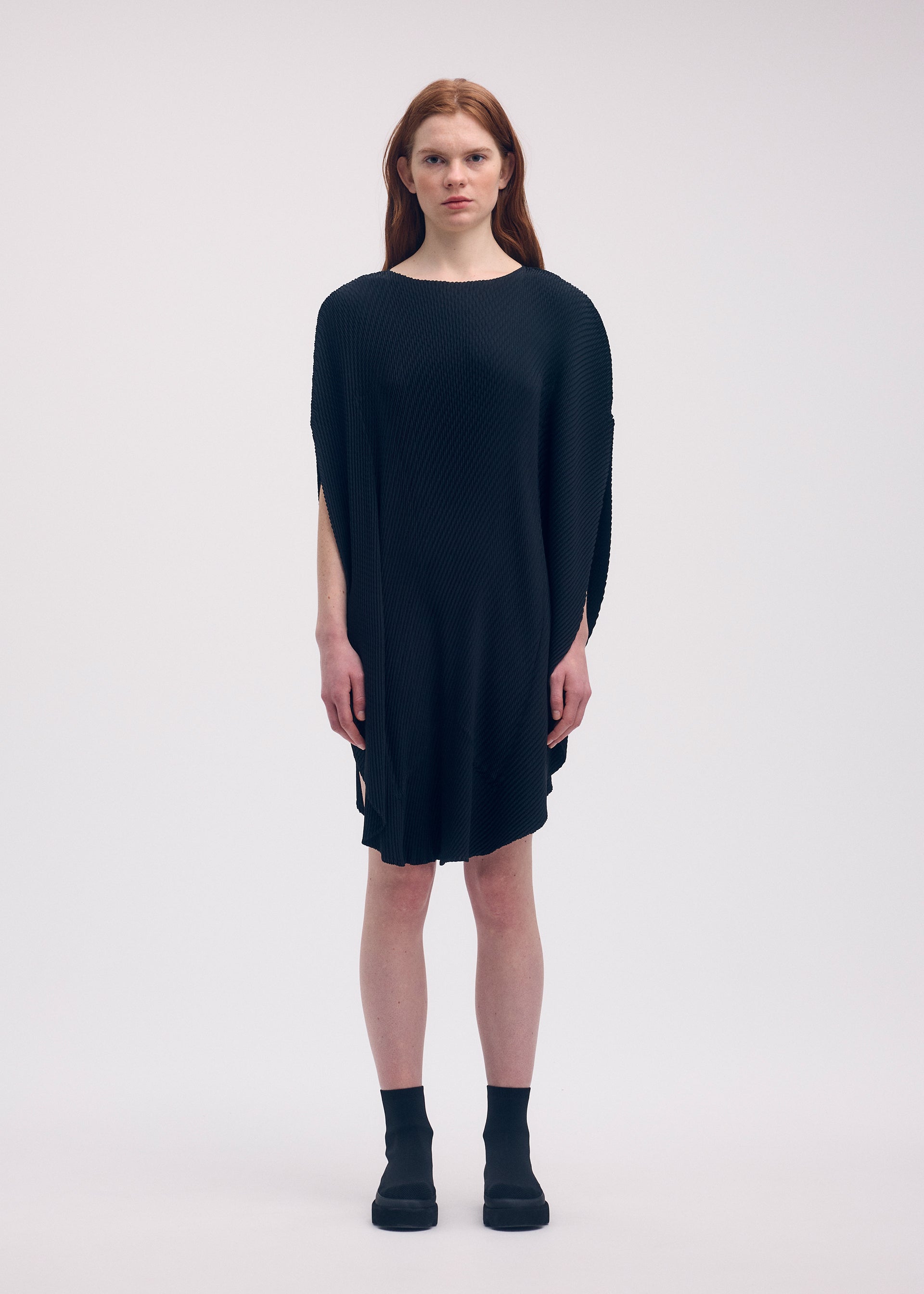 Zoomed view ORBICULAR PLEATS