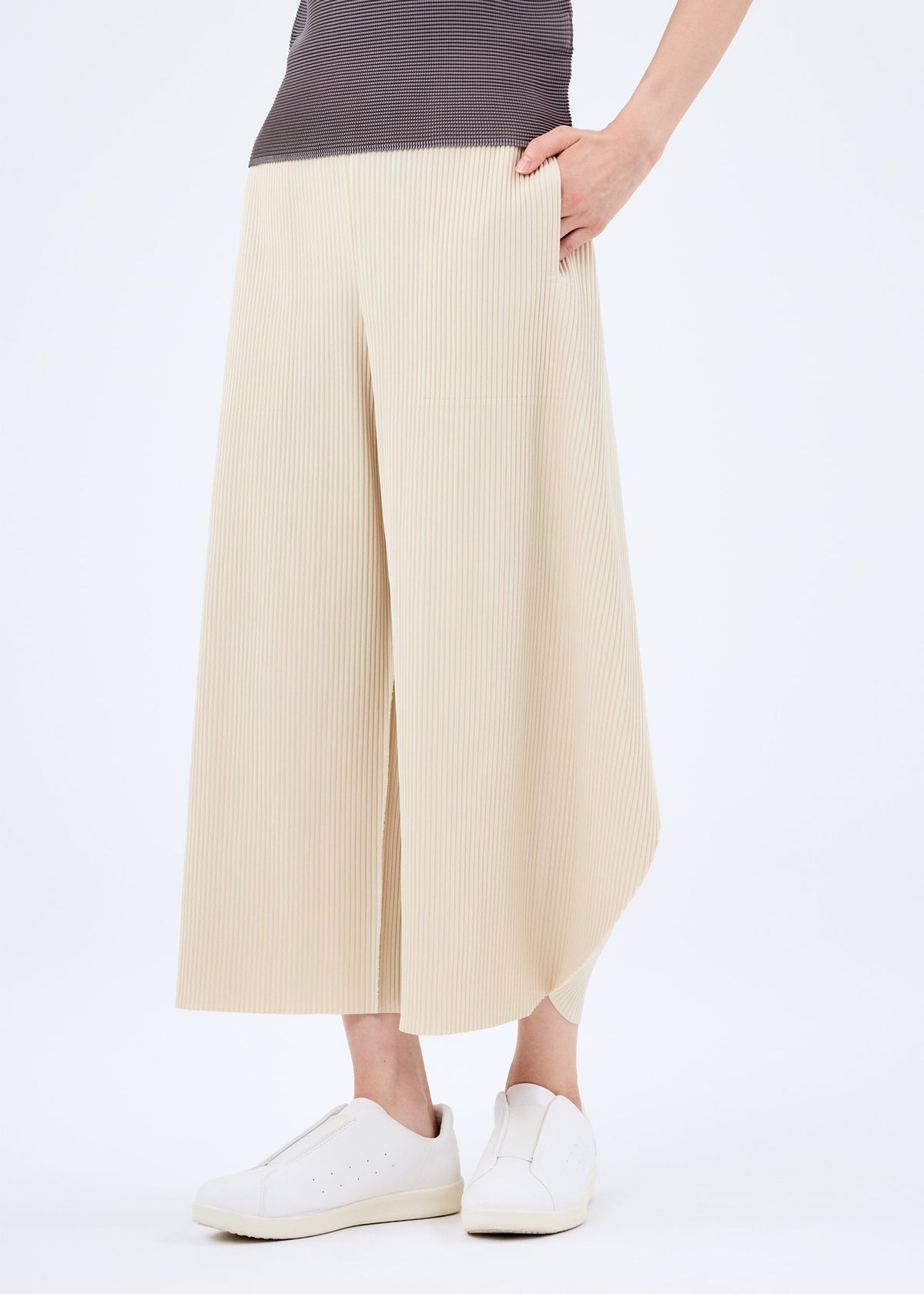 DOT PLEATS view 8 of 8
