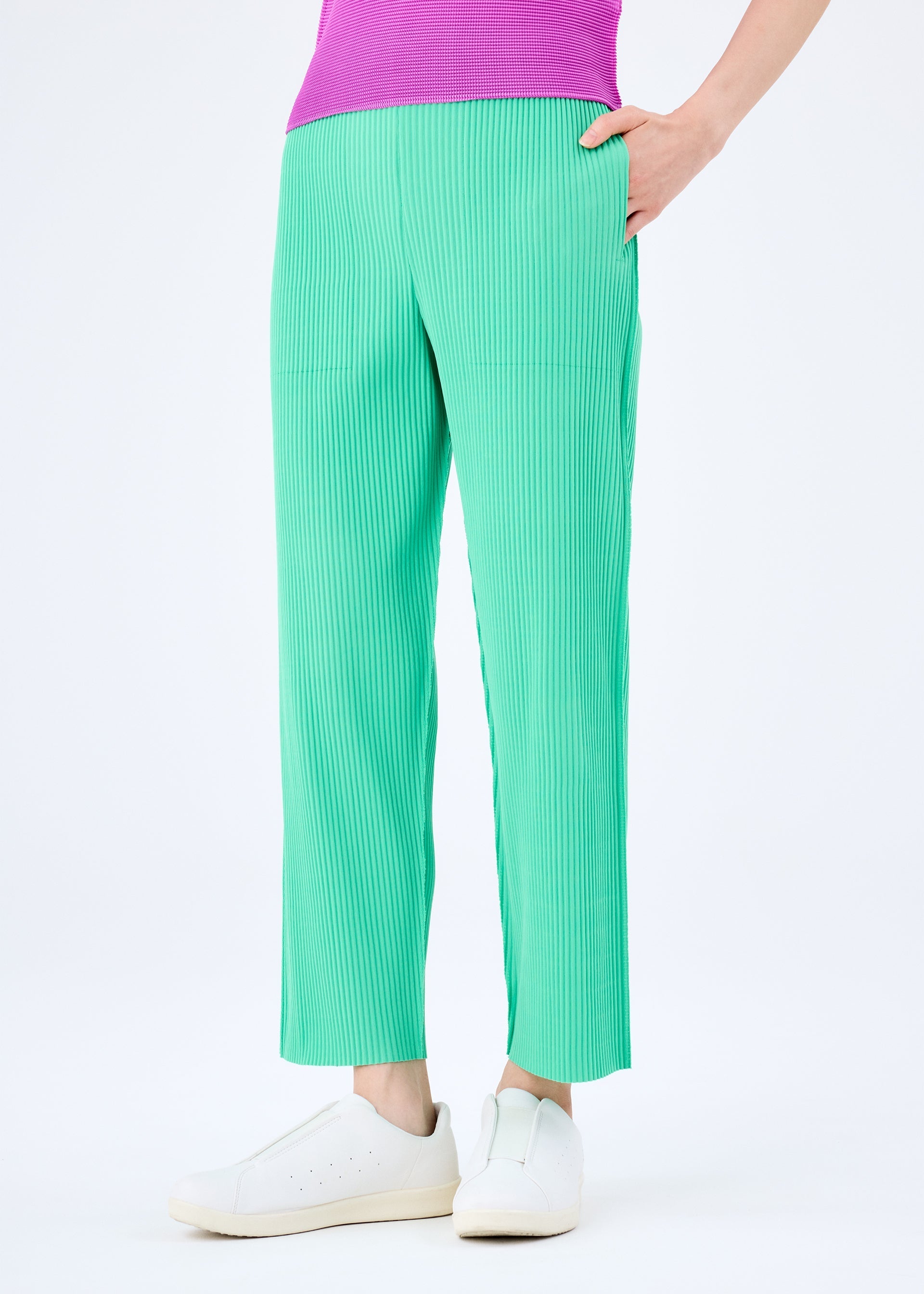 Zoomed view FINE KNIT PLEATS BOTTOM 2