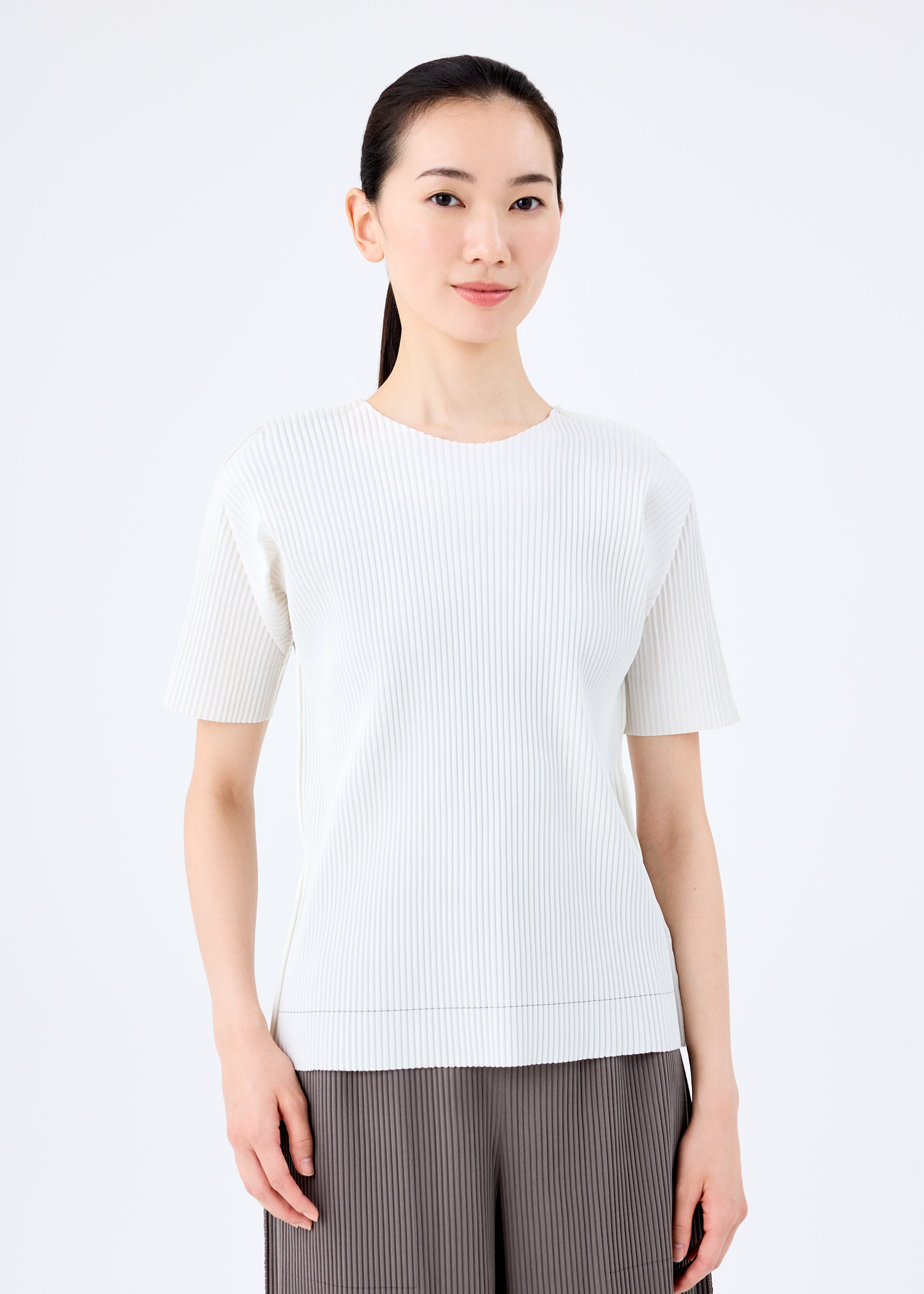 Zoomed view FINE KNIT PLEATS COLOR 2