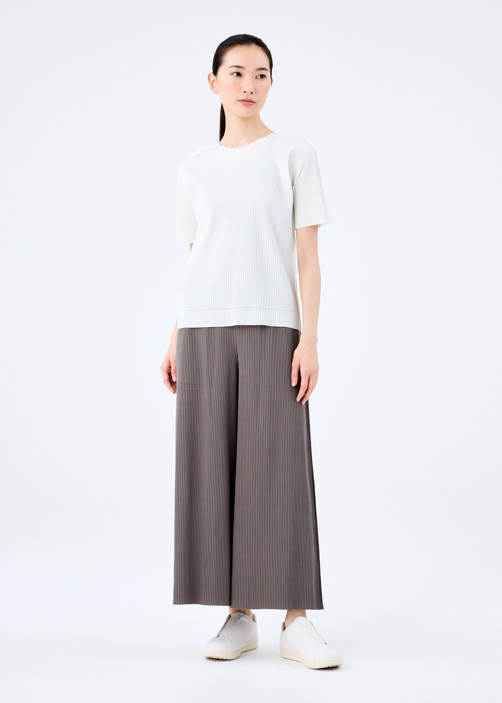Zoomed view FINE KNIT PLEATS COLOR 2