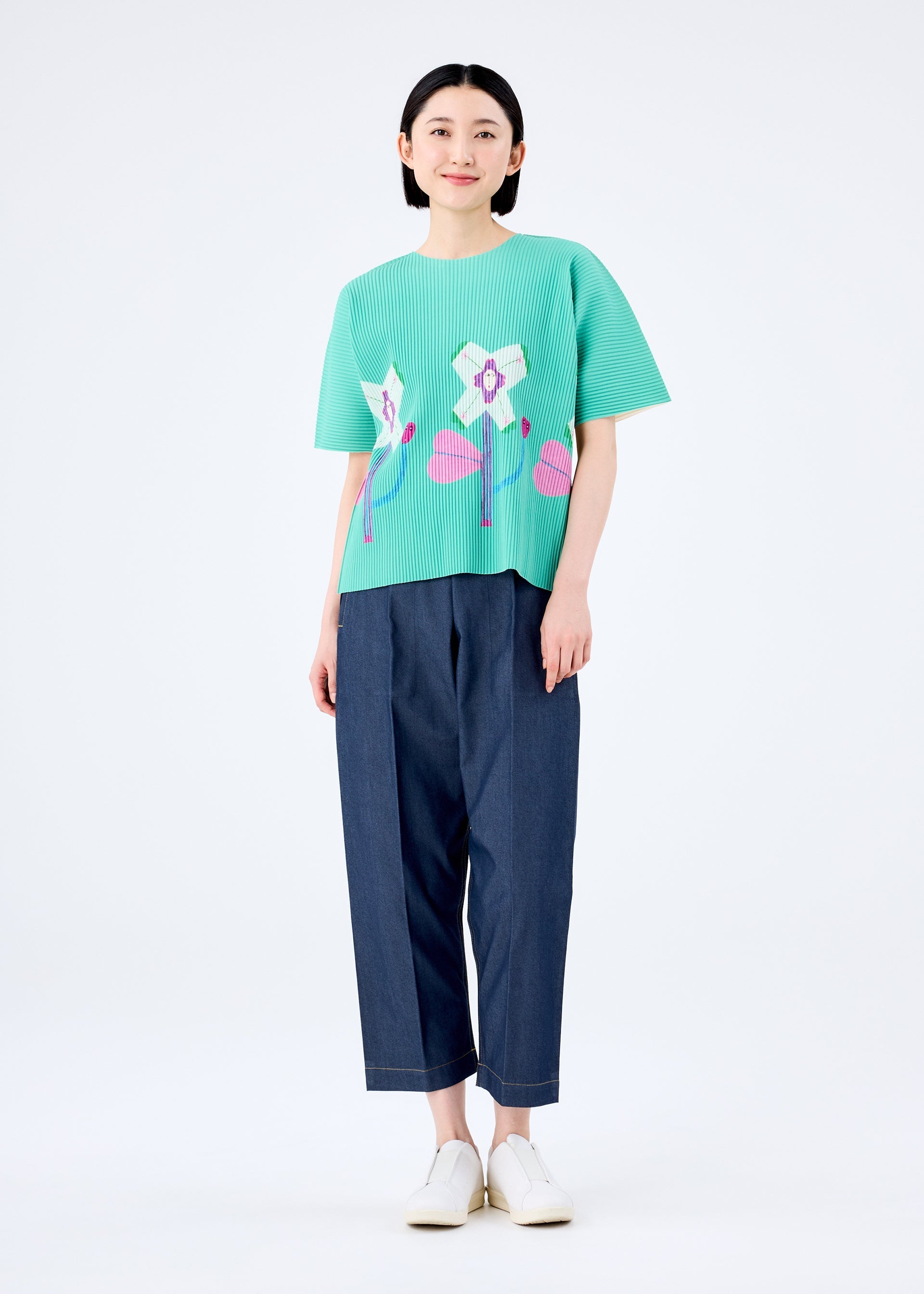 Zoomed view OHANA FINE KNIT PLEATS T