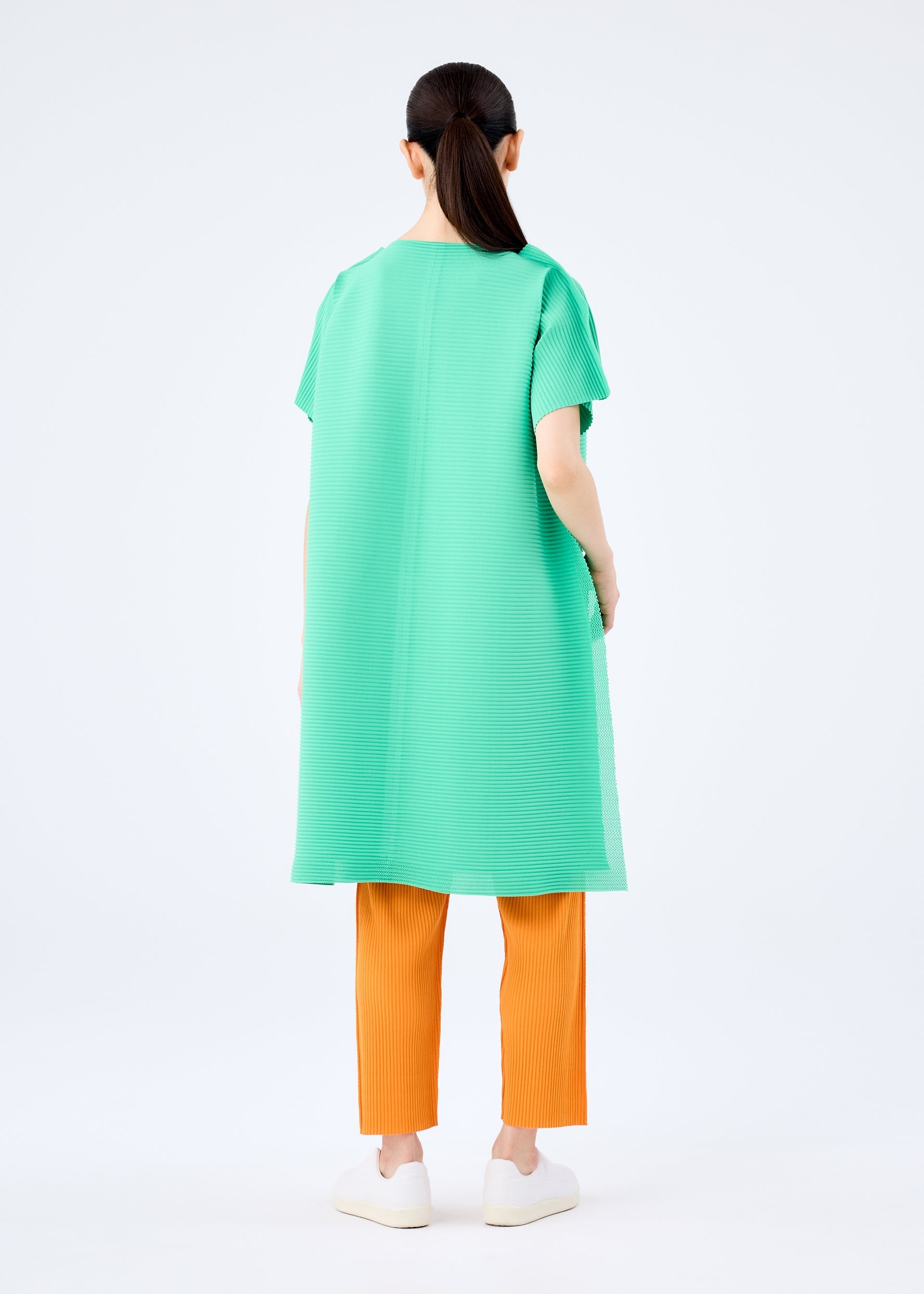 Zoomed view FRAME MESH PLEATS