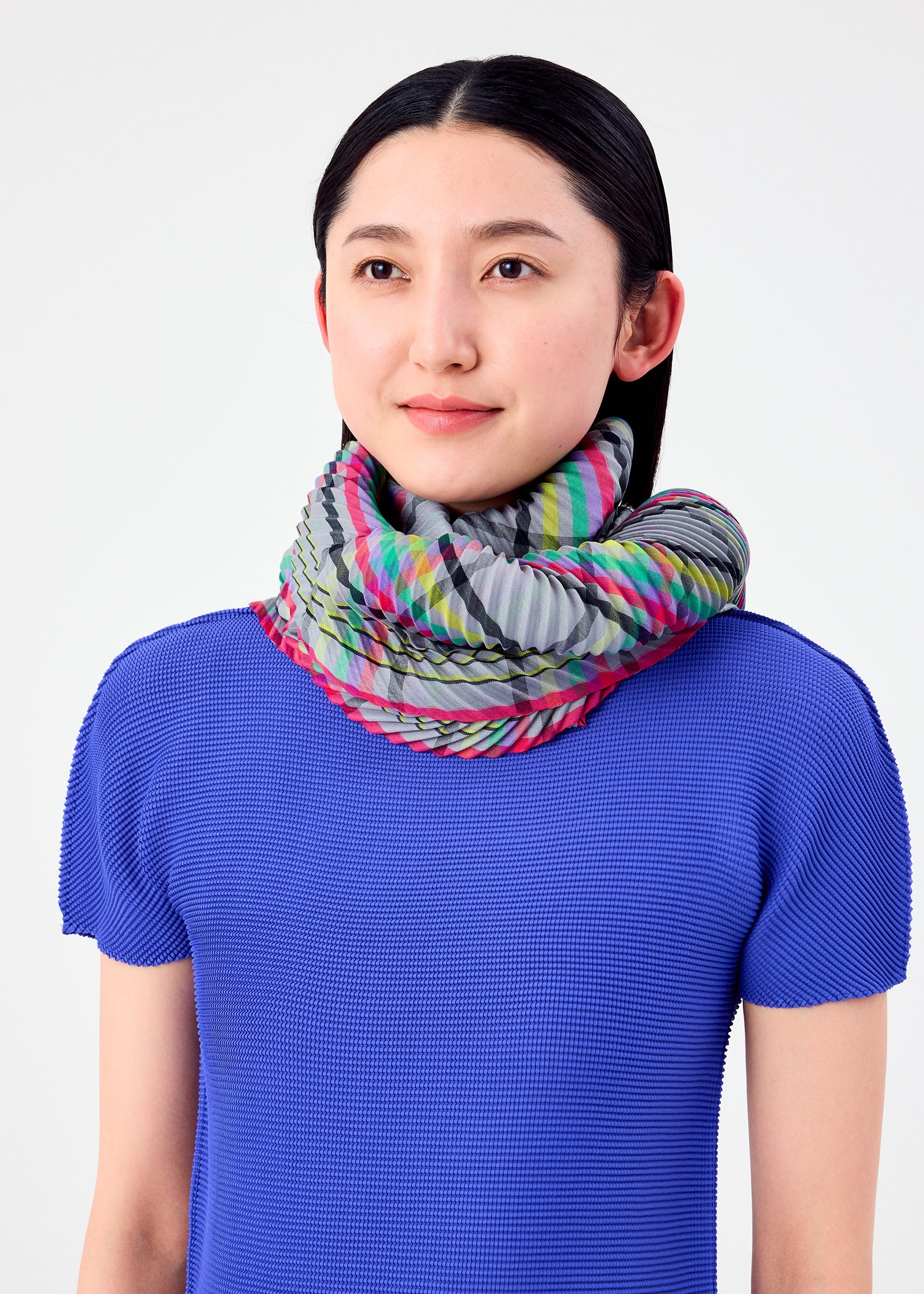 CHECK PLEATS STOLE
