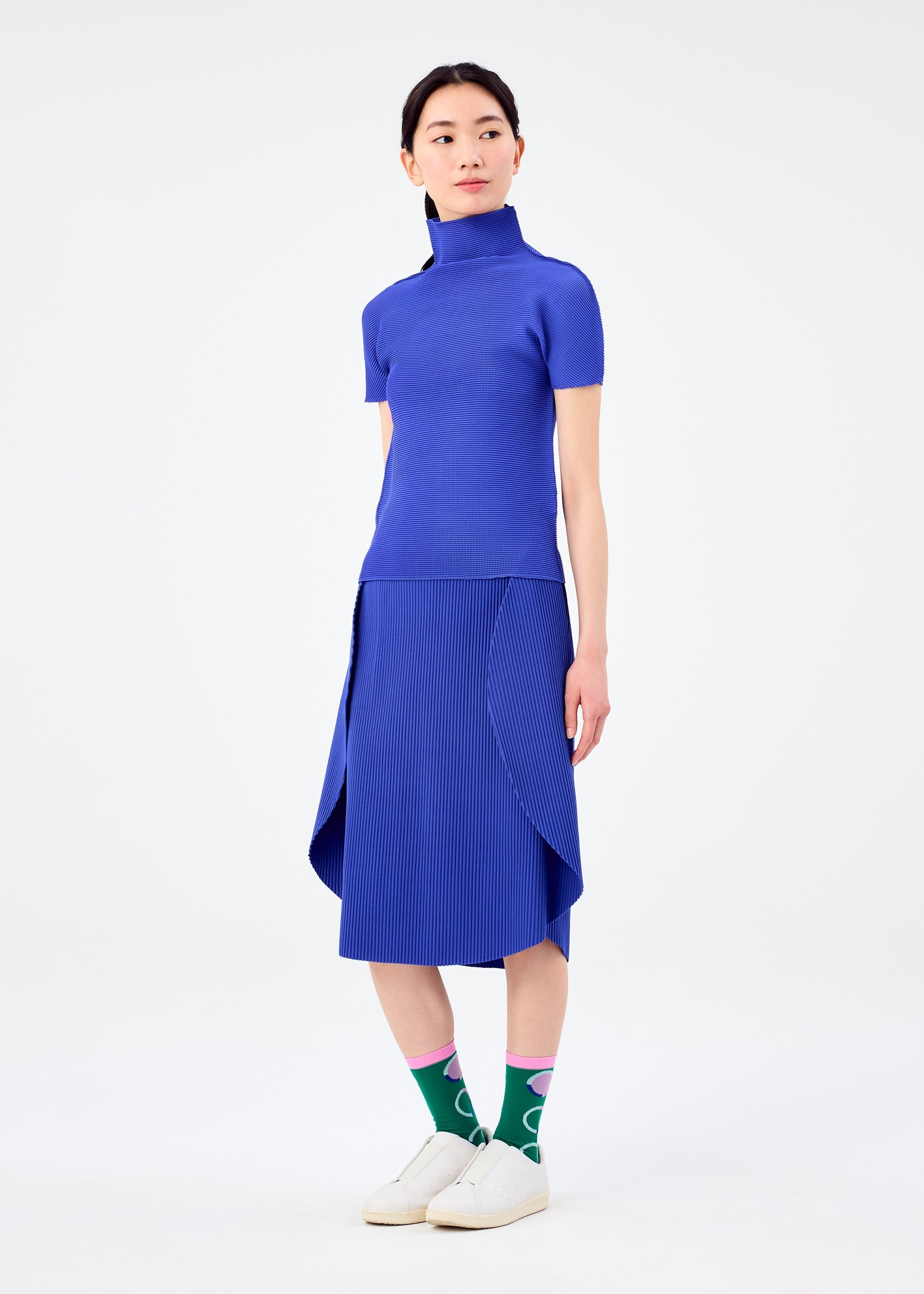 Zoomed view CIRCLE PLEATS