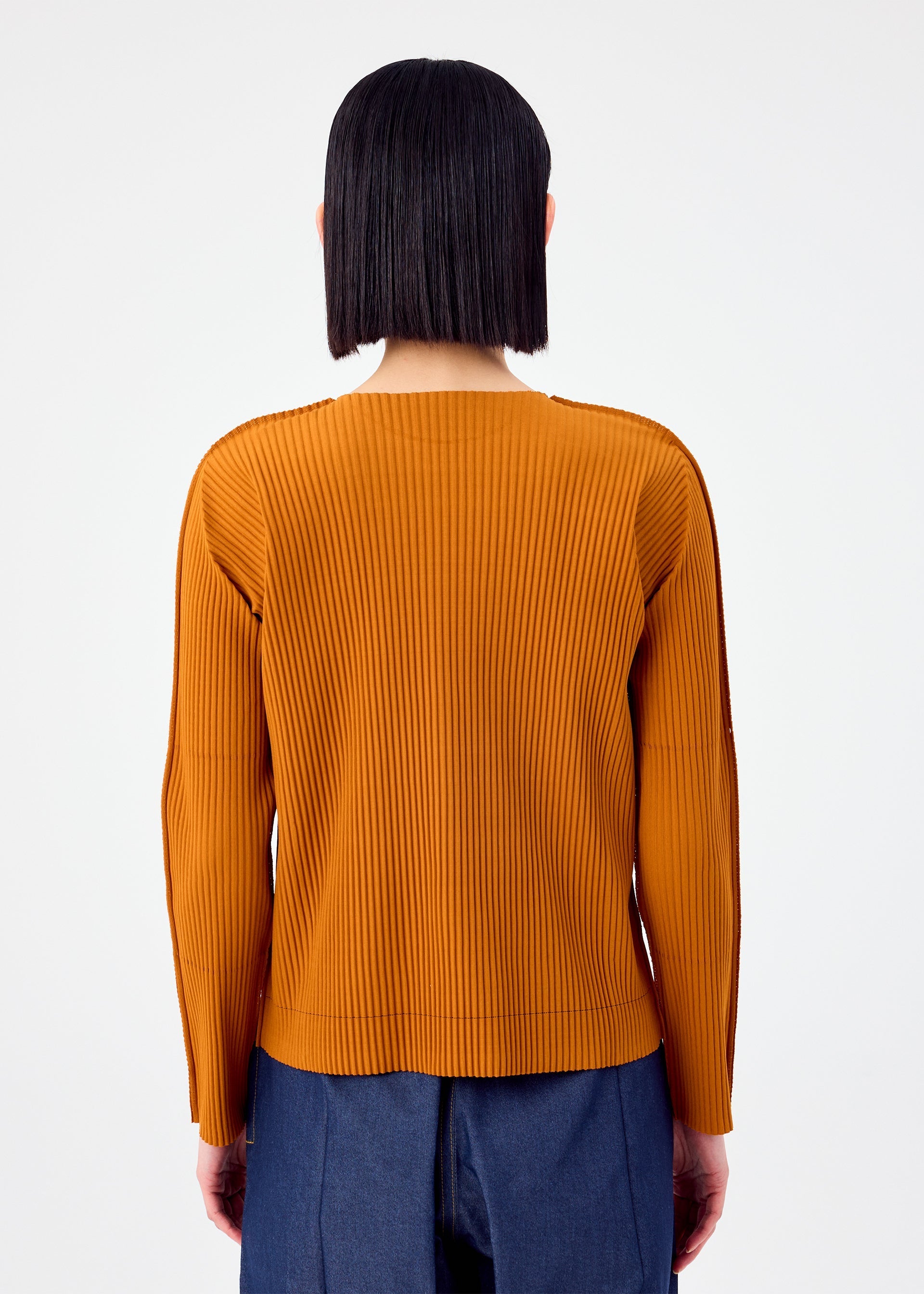 Zoomed view FINE KNIT PLEATS COLOR 2