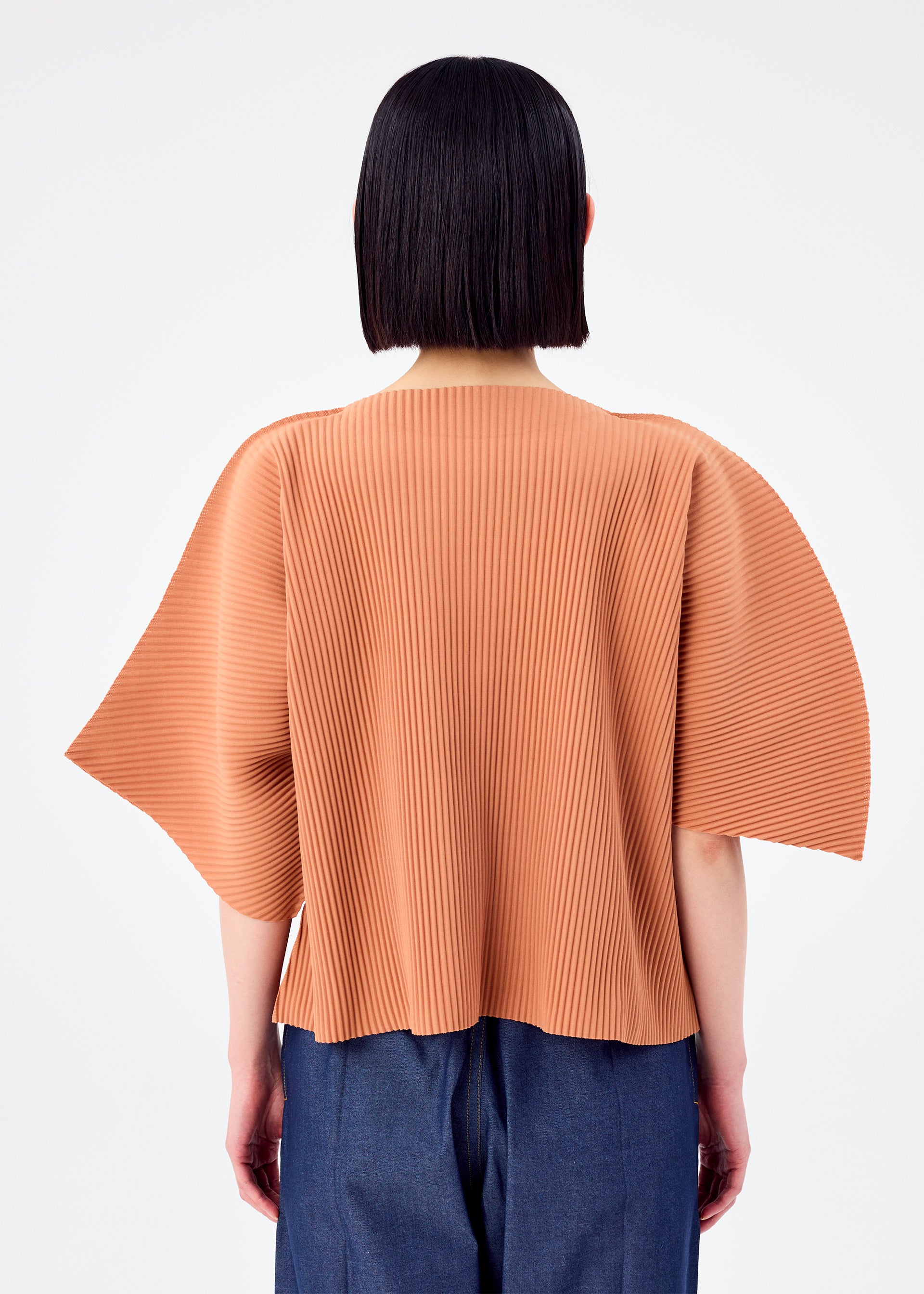 CURVE PLEATS