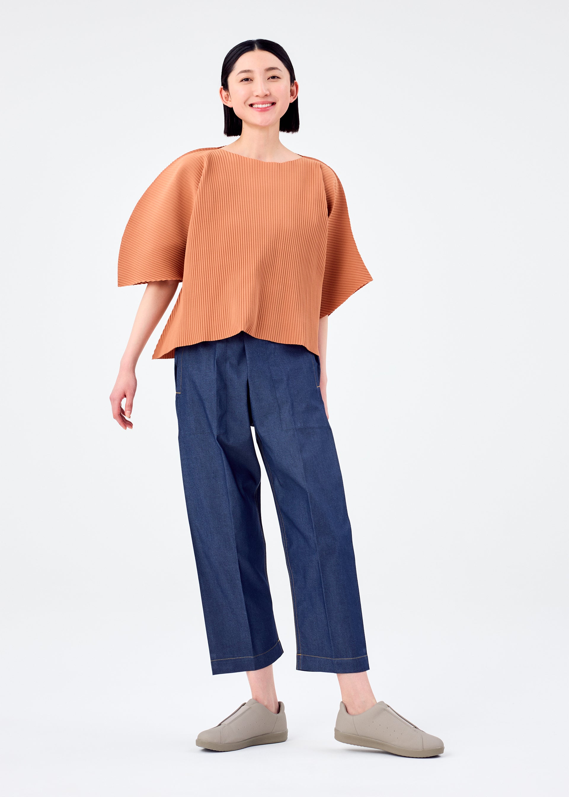 CURVE PLEATS