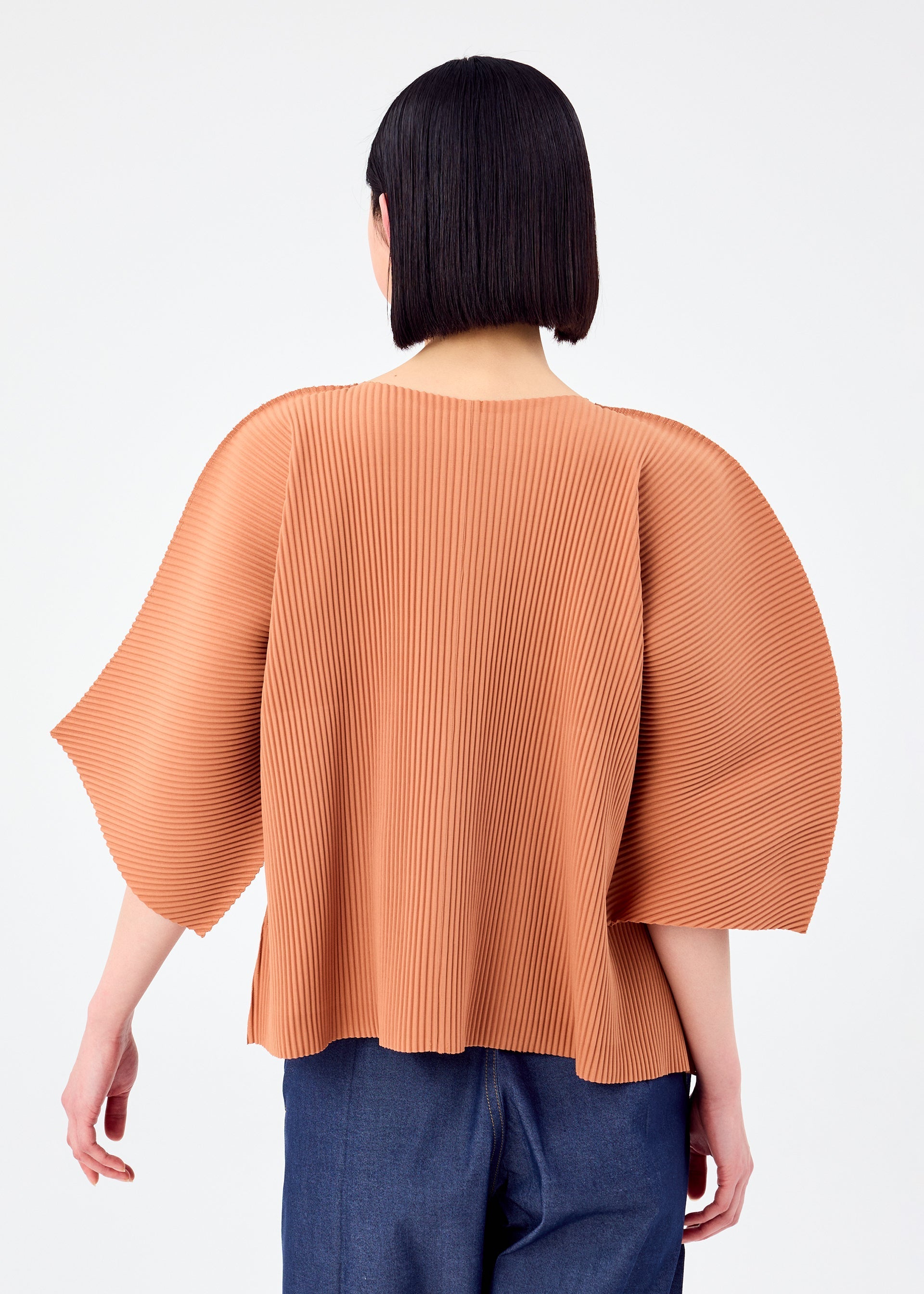 CURVE PLEATS