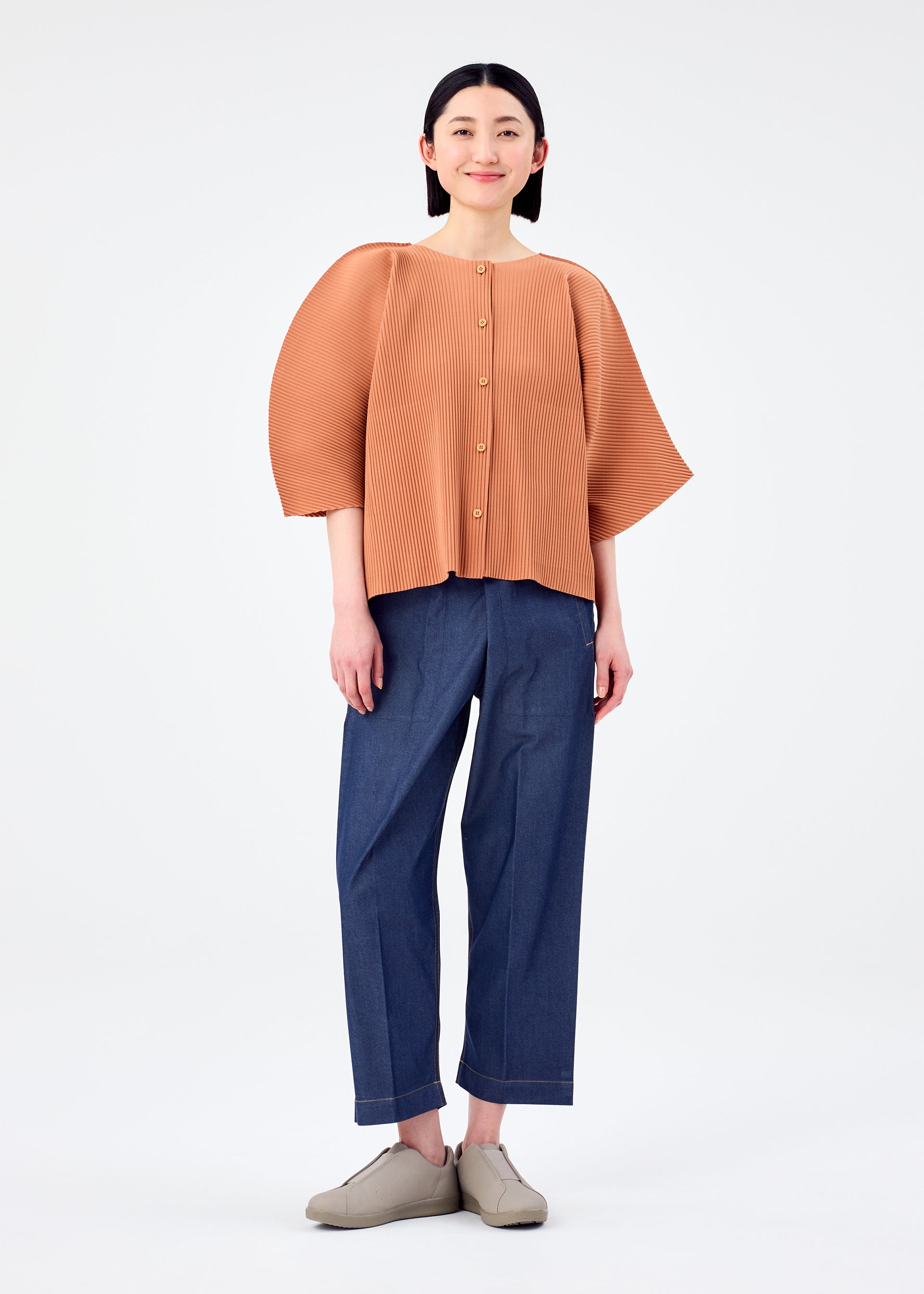 CURVE PLEATS