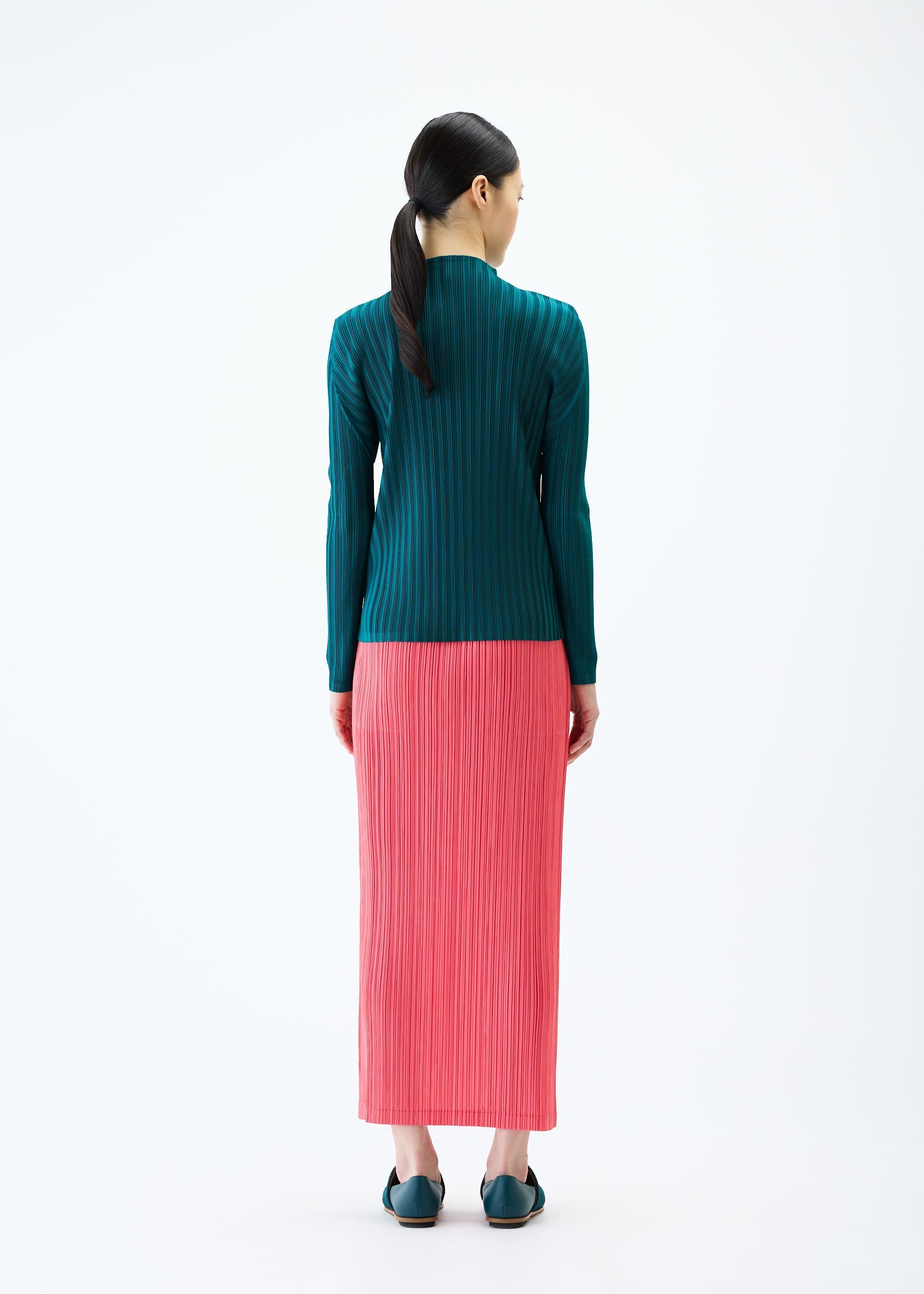 Zoomed view RIB PLEATS JANUARY