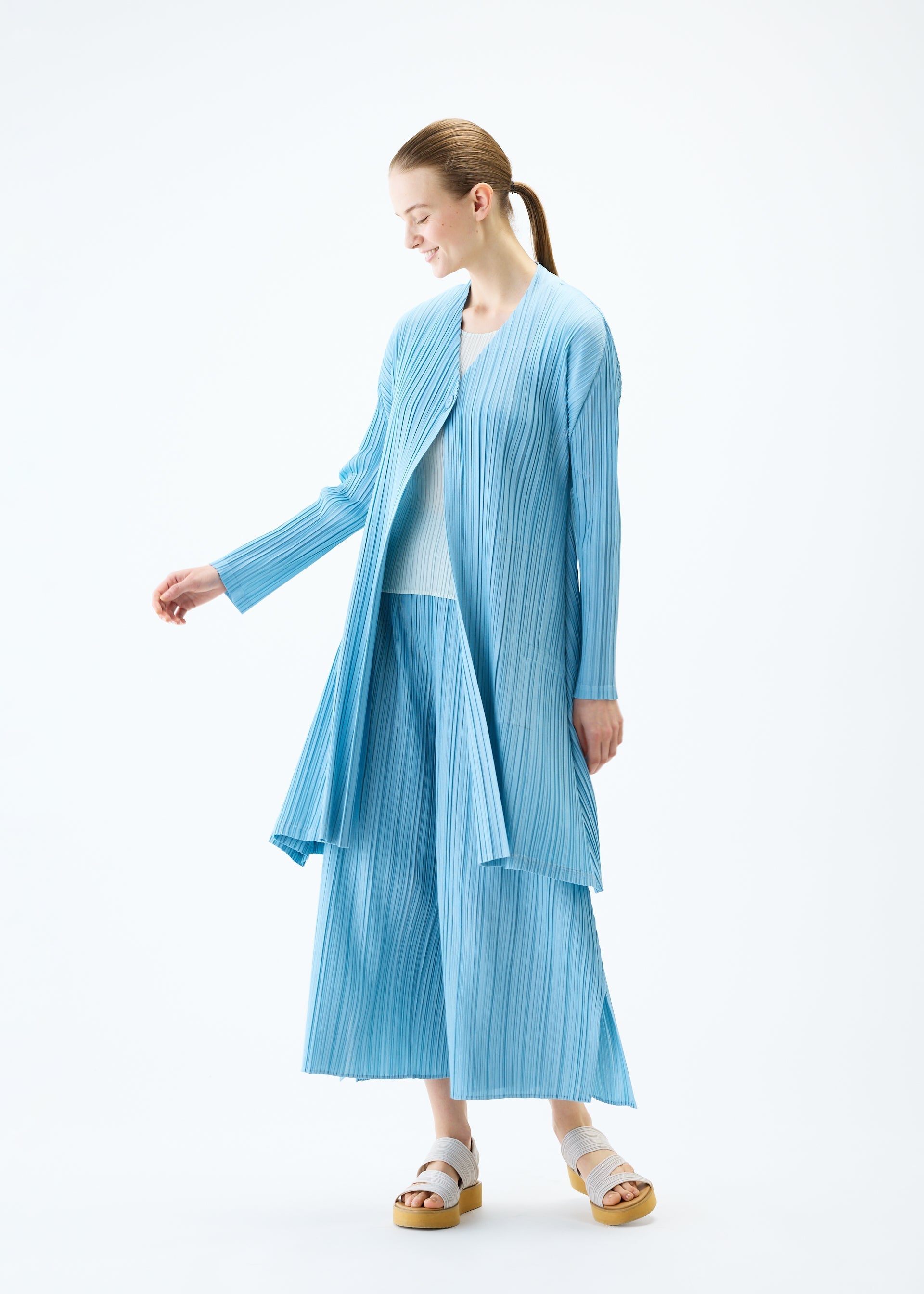 Zoomed view MELLOW PLEATS