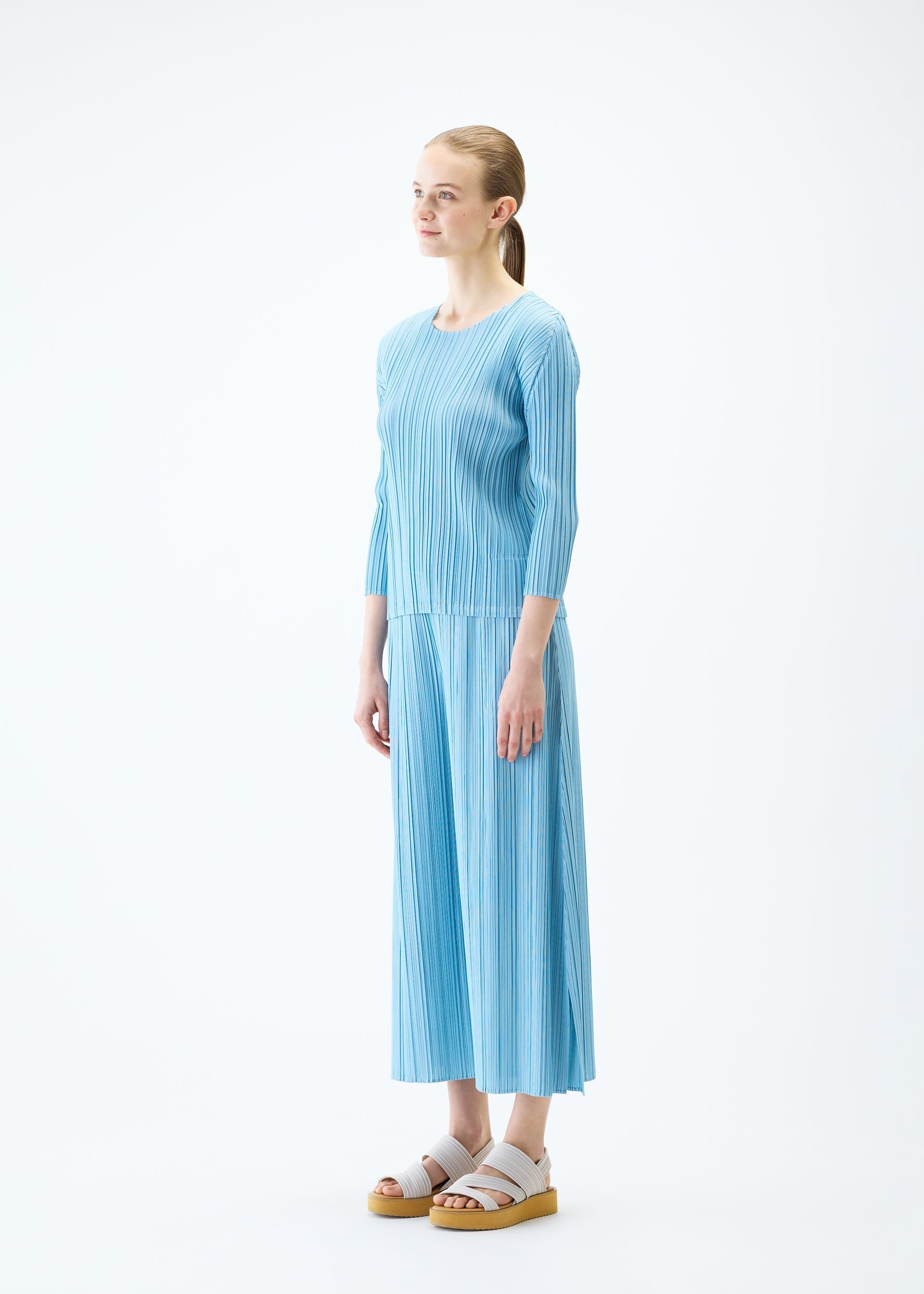 Zoomed view MELLOW PLEATS
